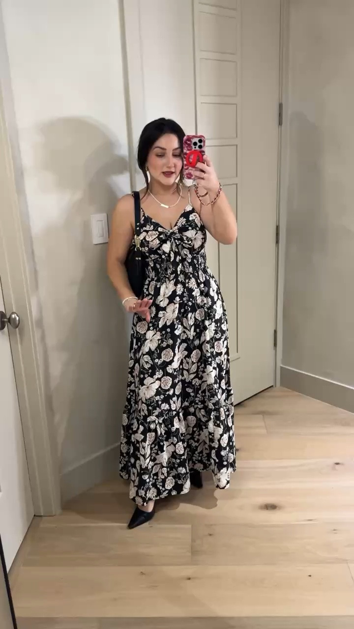 Floral maxi dress! 
Size small in color black beige floral 

5'0" 140lbs
Petite friendly!

Shower dress, wedding guest dress, beach wedding guest dress 


#LTKWedding #LTKPetite #LTKTravel