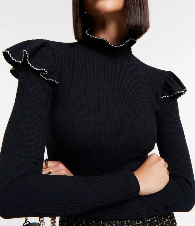 Blusa com Detalhes em Babado Festone na Gola e Ombros Preto | Renner (BR)