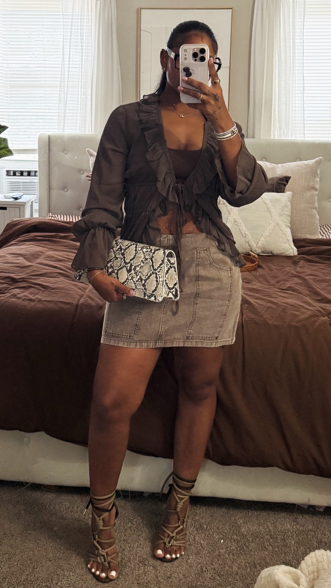 Denim skirt 
#deminskirt #eveningoutfit #monochromaticoutfit