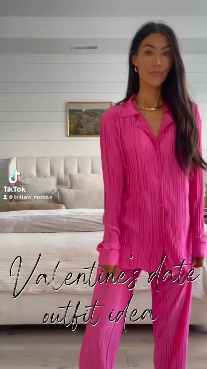 Date night outfits, amazon sets, silky pleated sets, Valentine’s day outfit, hot pink set, vday outfit 

#LTKstyletip #LTKSeasonal #LTKfindsunder50