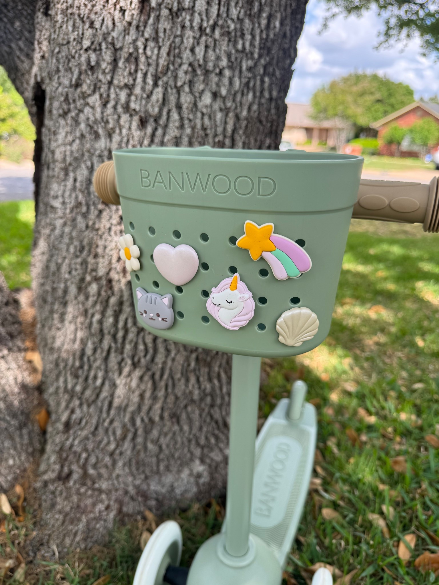 Banwood sent us their new basket and pins and we had so much fun decorating it together 🤍

The sweetest little addition to her scooter for bringing along her favorite toys on every adventure.



#banwood
#scooterlife
#toddlerfun
#outdoorplay
#momcontent
