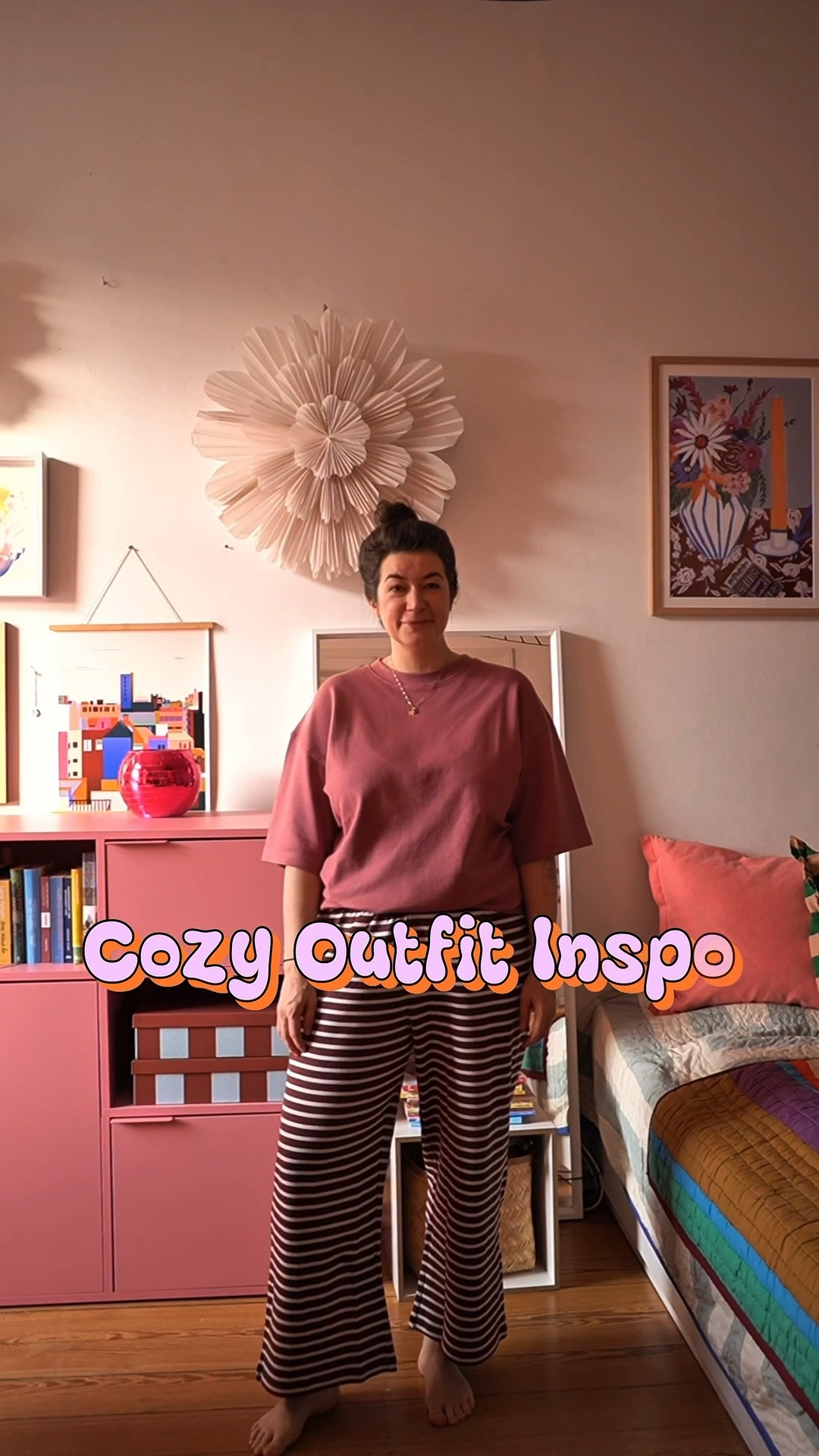 Anzeige und Rabattcode 
Draußen wird es kalt, drinnen gemütlich. Ich liebe es, allein oder mit der Family mit heißem Tee, einem Buch oder Strickzeug auf dem Sofa zu chillen. Aber: bitte gemütlich, warm und trotzdem stylisch. Ganz neu entdeckt hab ich für mich Homewear von bonprix, die zueinander passt, untereinander perfekt kombiniert werden kann und so angezogen aussieht, dass ich mir auch einfach eine Jacke überwerfen und damit kurz was einkaufen oder die Kinder abholen kann. 
Welche Kombi findet ihr am besten (und ist noch jemand erstaunt, dass mir dieses braun so gut steht?), verratet es mir gern in den Kommentaren und nutzt den 15% Code, den ihr am Ende des Reels findet, falls euch auch noch cozy Outfits für zuhause fehlen. #bonprix #homewear #cozy #outfitinspo #pinkepankstyle 

#LTKwinter #LTKautumn #LTKdeutschland