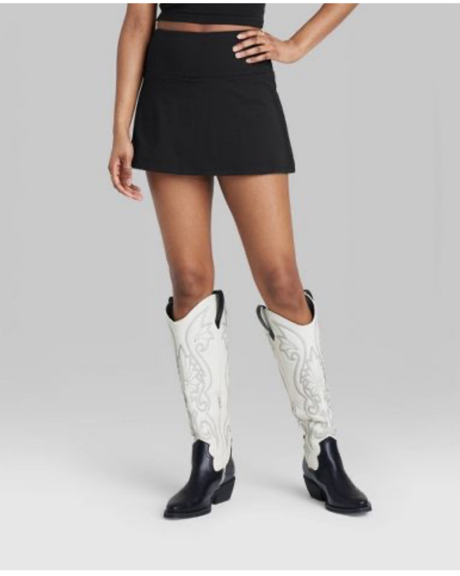 Y’ALL I FOUND A LULULEMON ALIGN MINI SKIRT DUPE!!!! 🖤 

I tried this exact skirt at #target yesterday & It fits so similar to the Align skirt from LULU! It is a much more affordable option. It is Literally only $15! I would run not walk for this. It was already selling out like hot cakes when I saw it in store yesterday.

I got a size small & I am 5’9 for reference. ✨

#wildfable #target #luludupe #lululemon #blackskirt #skirt #miniskirt #targetfinds #target #amazon #luluskirt #alignskirt 