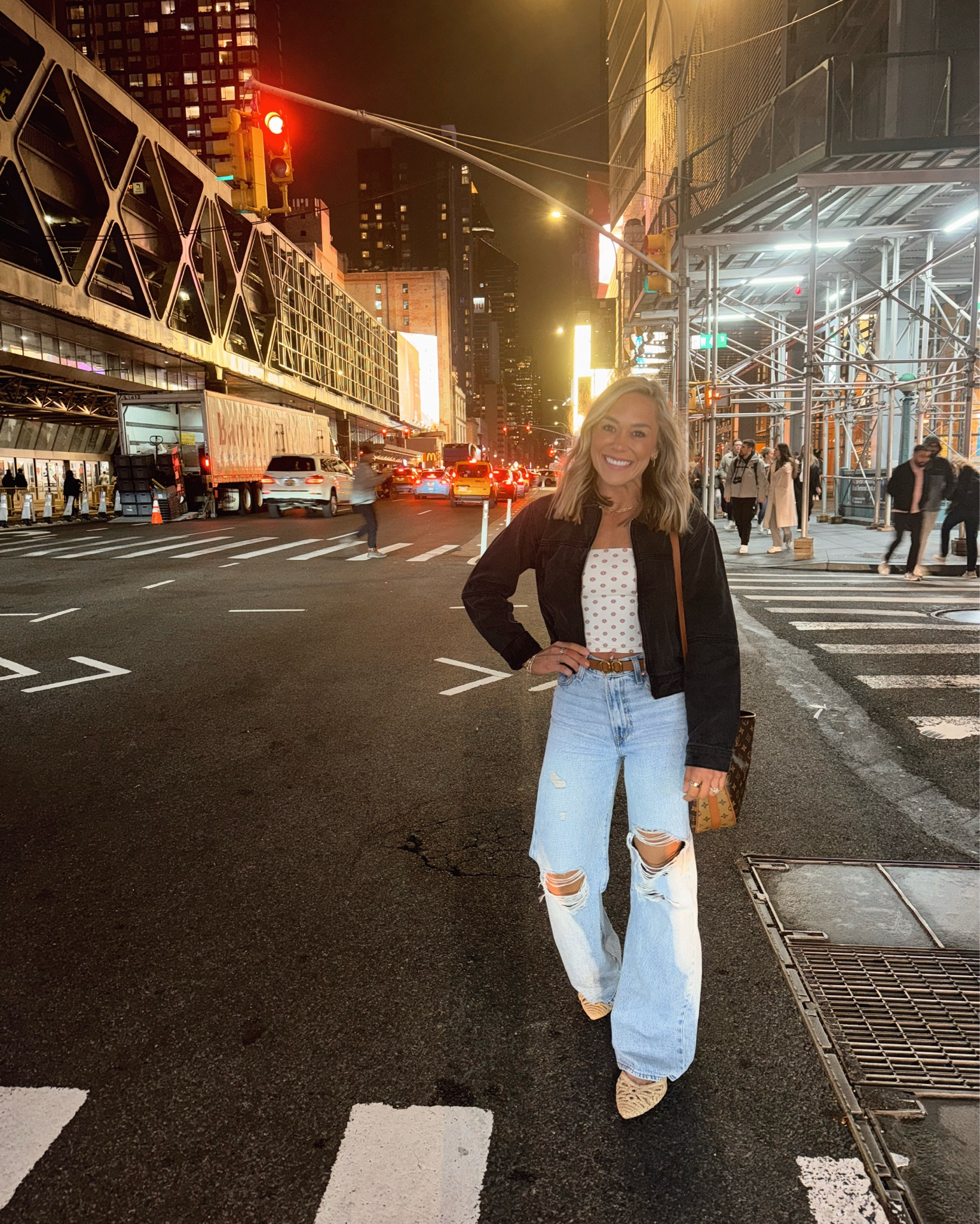 One last round of the twenties club — 29✌🏼✨🧁

Linked my exact tube too, this pattern is sold out already but it’s freaking amazing w/ built in padding! In a S! Also linked exact flats & jeans! 😍

#LTKFindsUnder100 #LTKFindsUnder50 #LTKStyleTip