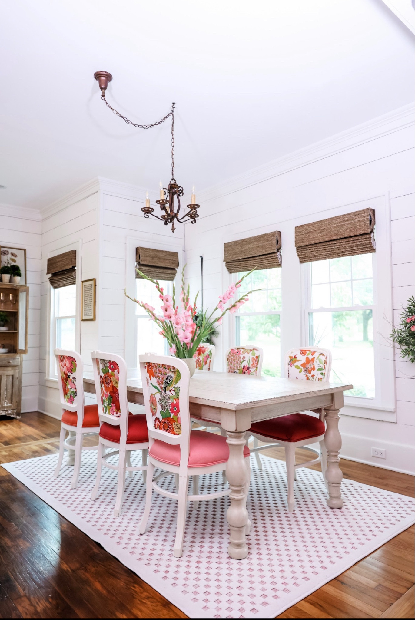 My kitchen table/ breakfast nook!

I wasn’t able to link everything but I found similar options!

Kitchen table, dining table, dining chairs, curtains, woven shades, area rug, rug

#LTKSeasonal #LTKhome #LTKstyletip