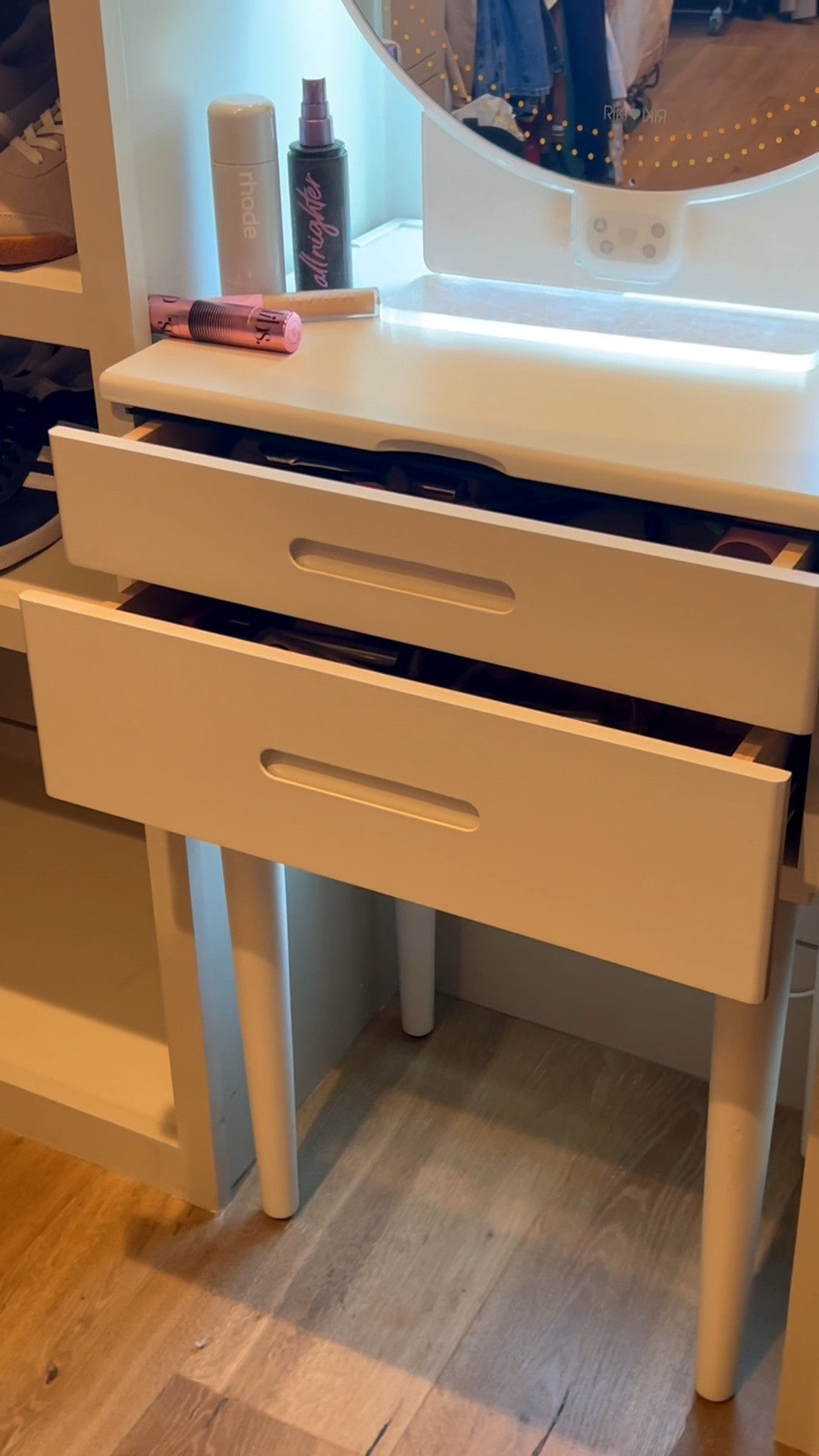 Another Wayfair find!! Wanted a makeup vanity to get ready at and it’s perfect for small spaces!! Under $300 but looks like $3000!! 

Dressupbuttercup.com #dressupbuttercup #dederaad

#LTKootd #LTKmomlife #LTKSeasonal