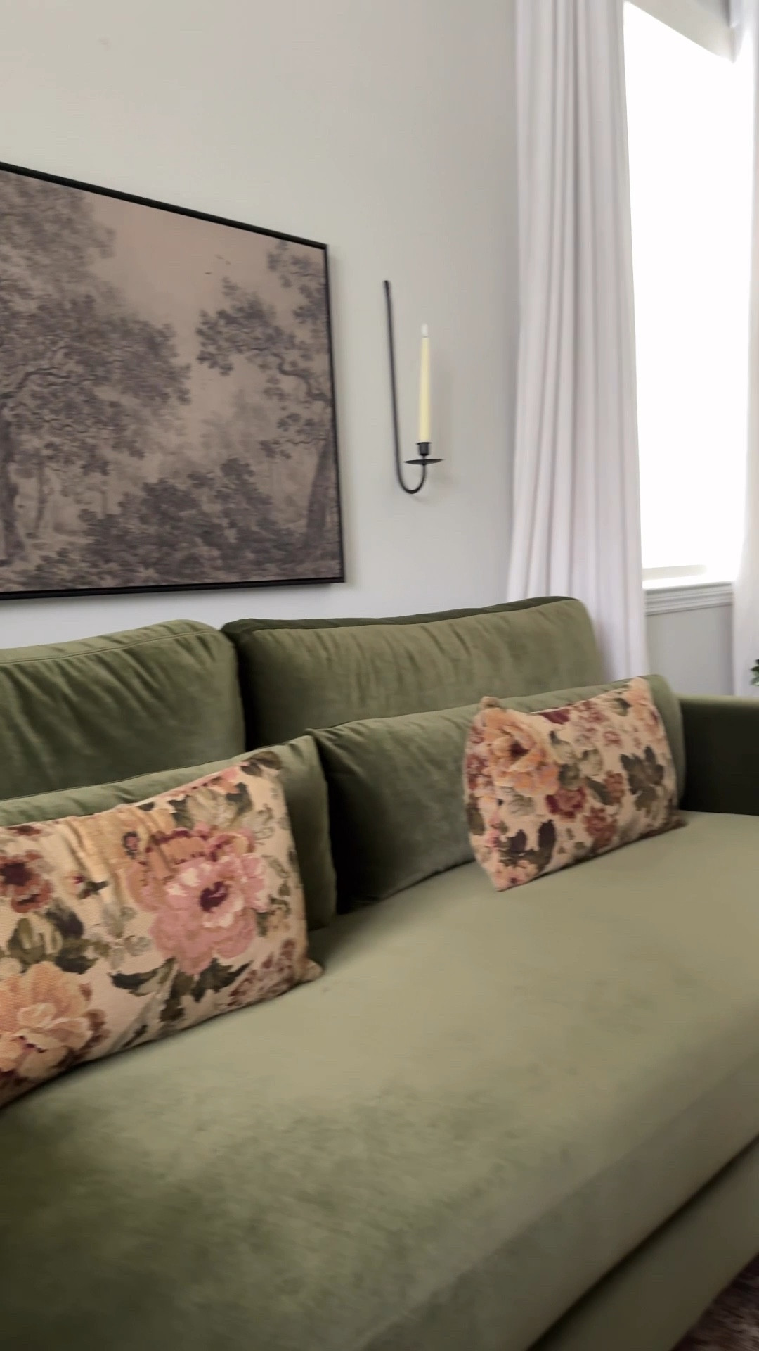 Can’t get over the green velvet sofa paired with vintage inspired floral pillows 🫶🏼By far my favorite part of the living spaces @new_vision_home 

Let me know what you think 🤍
#livingroom #sittingroom

#LTKCon #LTKHome #LTKStyleTip