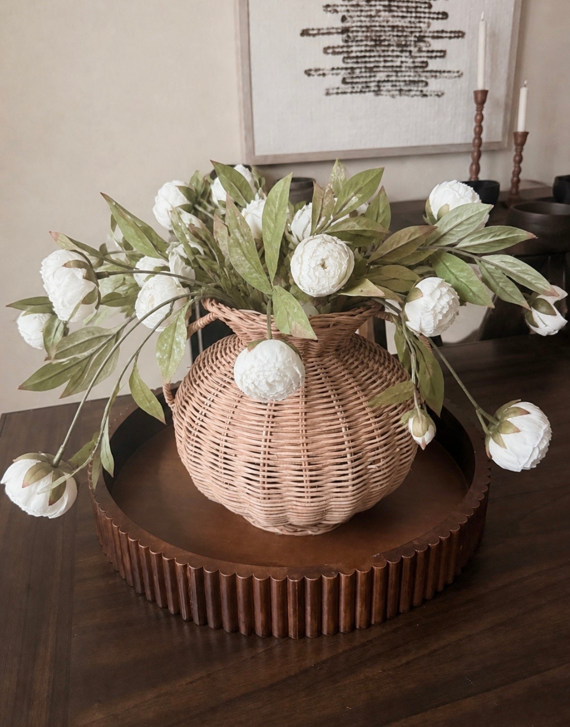 ✨the viral vase + this wood tray are BOTH back in stock and under $20 each 🙌
(and yes — both come in 2 color options)

this whole setup was under $40 — I just reused my stems 🤍

these sold out last time so I wouldn’t wait if you’ve been wanting them

linking both before they sell out

✨ coffee table or dining table… where would you put this?

#LTKMothersDay