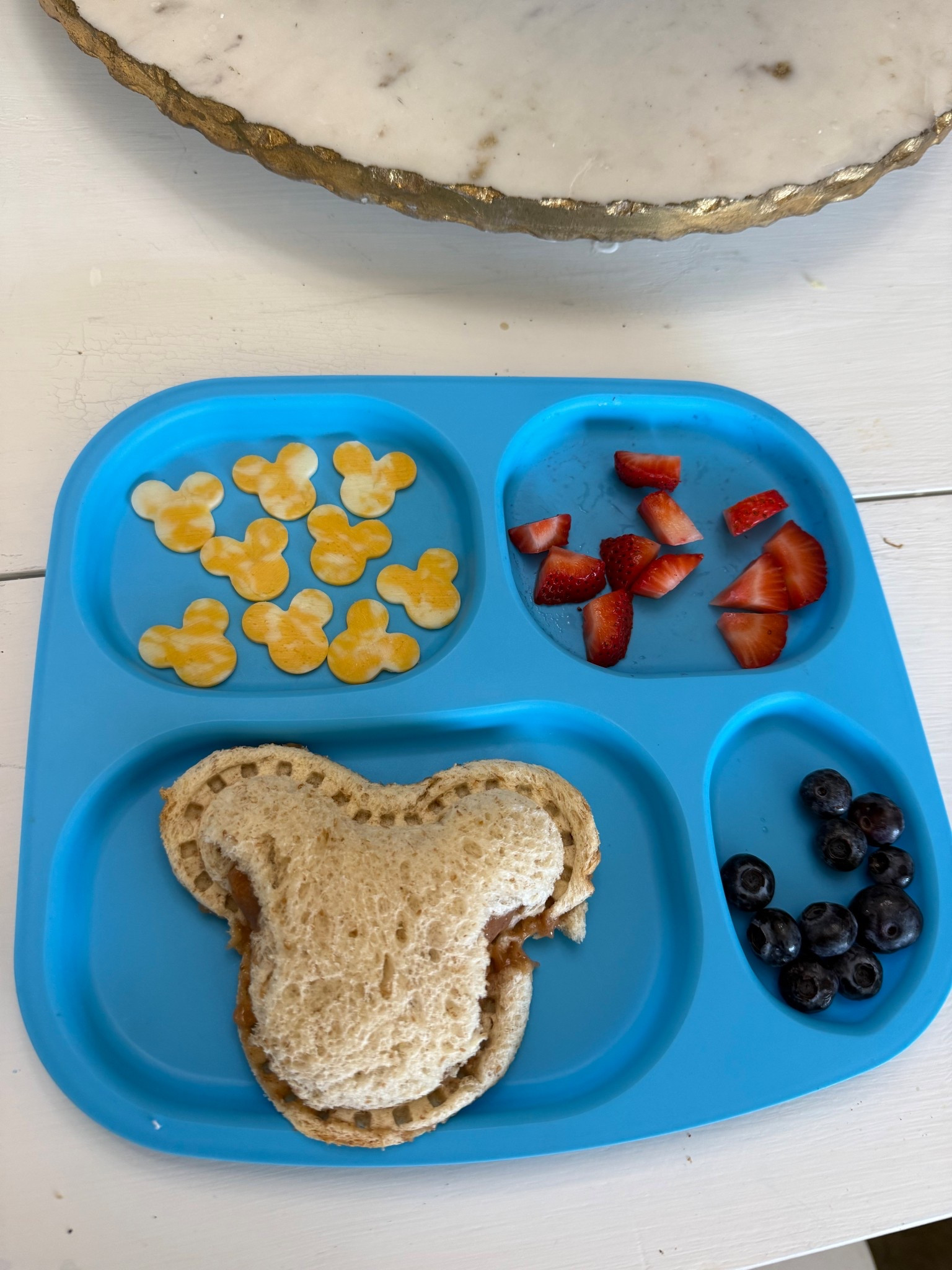 We are loving this sandwich cutter set! You can cut just about anything with them and has a sealer for closing up the sandwiches! #sandwichcutter #mickeymousefoodcutter