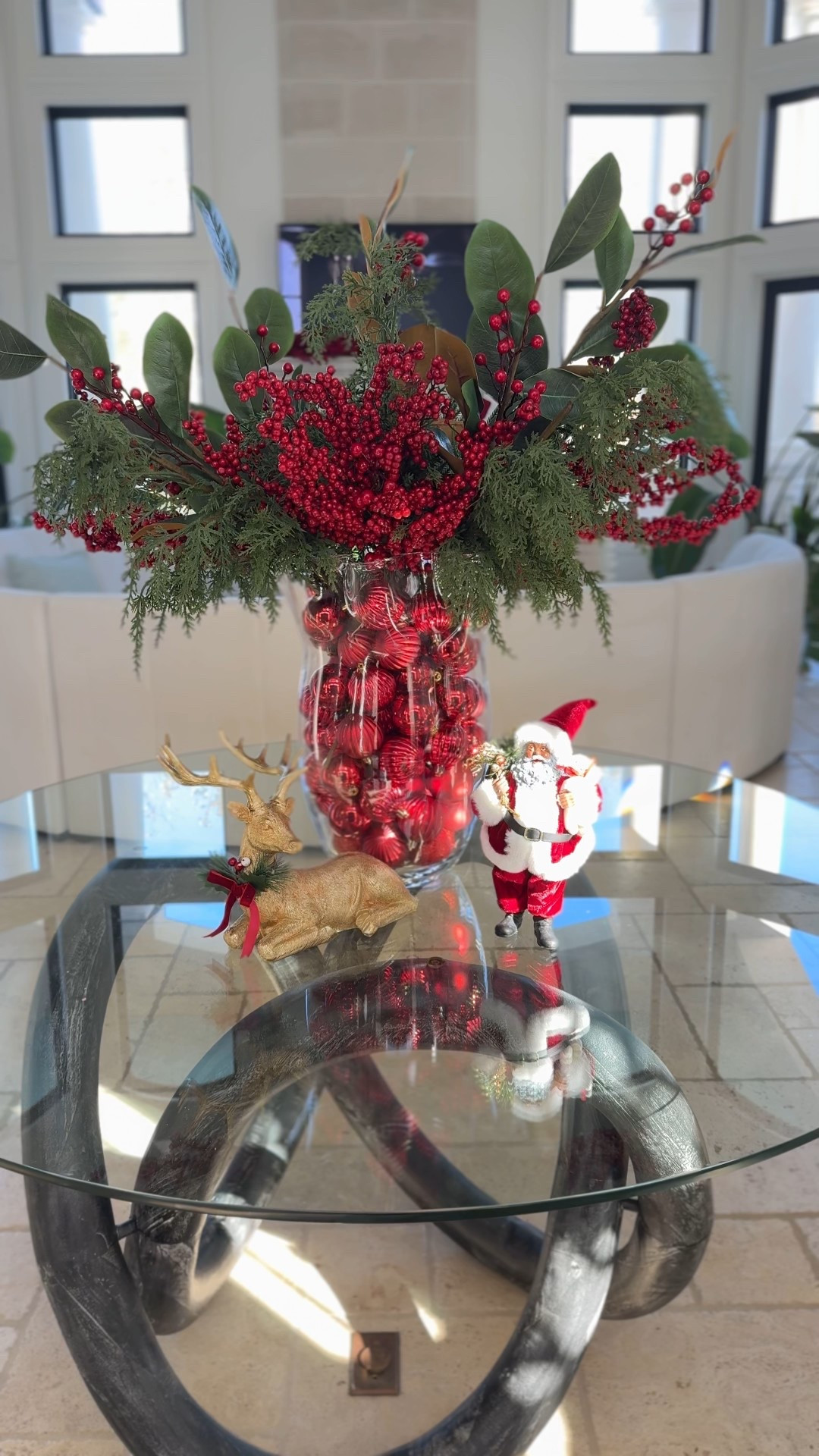 Super easy DIY holiday floral arrangement. 