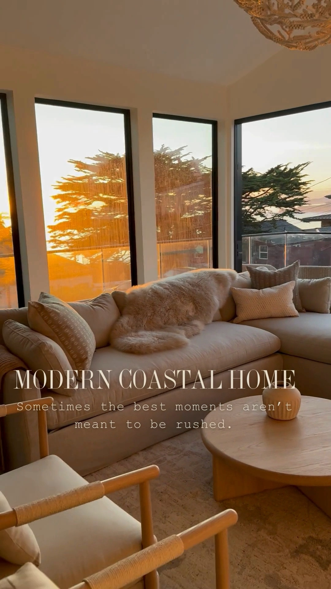 This California beach house living room brings the calm of indoor–outdoor living, sculptural details, and stunning ocean views into everyday life.

The sunset, the sound of waves, the soft light… it’s a moment worth slowing down for.

🔗 Full tour + sources: https://www.homebunch.com/santa-cruz-california-house-tour/

Interior Design: @lisafurtadointeriors

💾 Save for later if you love coastal calm

#CaliforniaCoastal #CoastalHome #LivingRoomGoals #IndoorOutdoorLiving #OceanViewHome #HomeDecorInspo #BeachHouseVibes #DreamHome

#LTKValentine #LTKHome #LTKSaleAlert