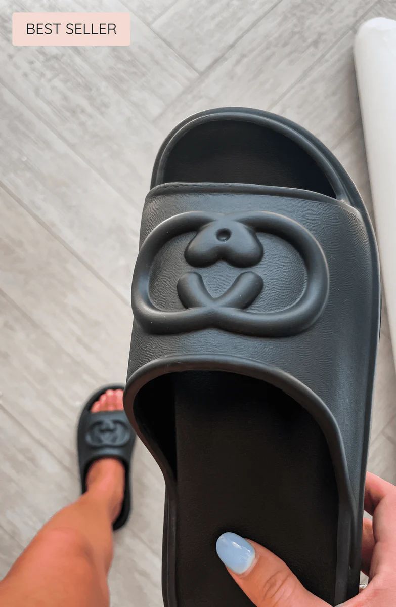 PRE-ORDER: Platform Summer in Style Black Sandal | Apricot Lane Boutique