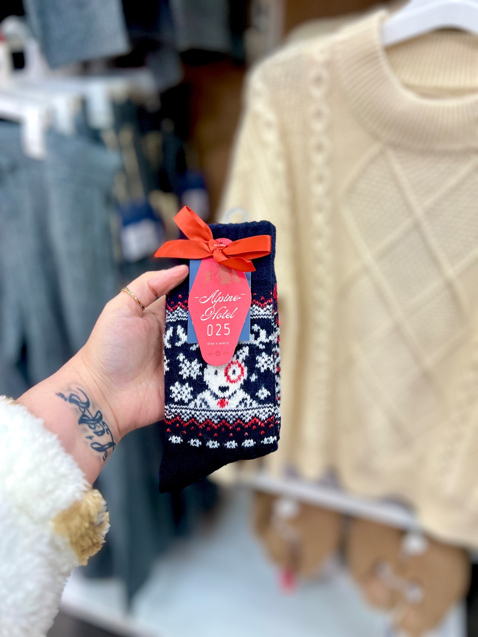 Women's Super Soft Snowflake Cozy Crew Socks - Universal Thread™

#LTKSeasonal #LTKStyleTip #LTKHoliday