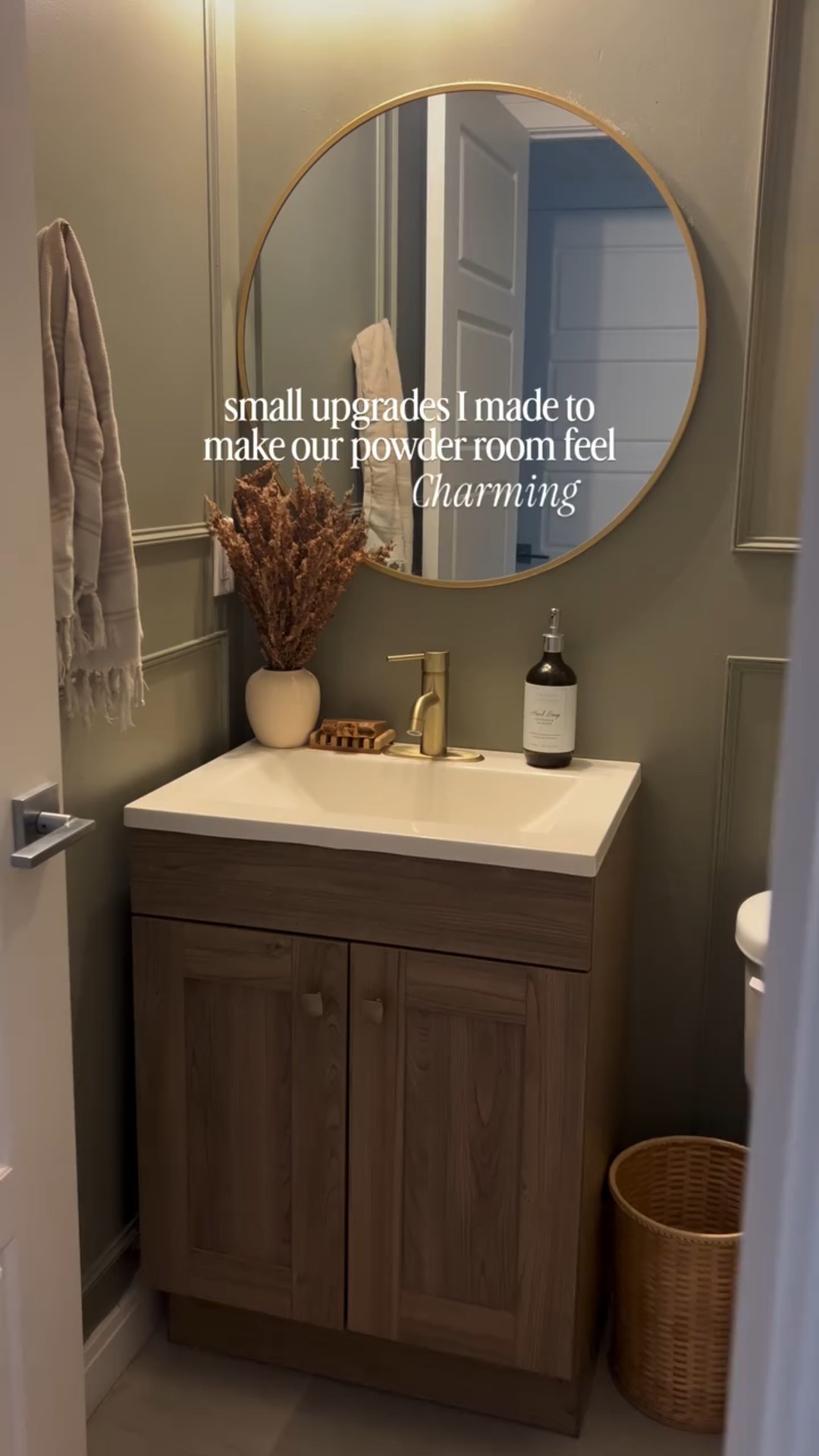 Comment details for powder room links 🔗

Adding little touches will make your bathroom feel charming and cozy ✨
.
.
.
.
.
#powderroom #charmingspaces #bathroomdetails #bathroomdecor #bathroominspiration #smallbathroomdesign #cozybathroom