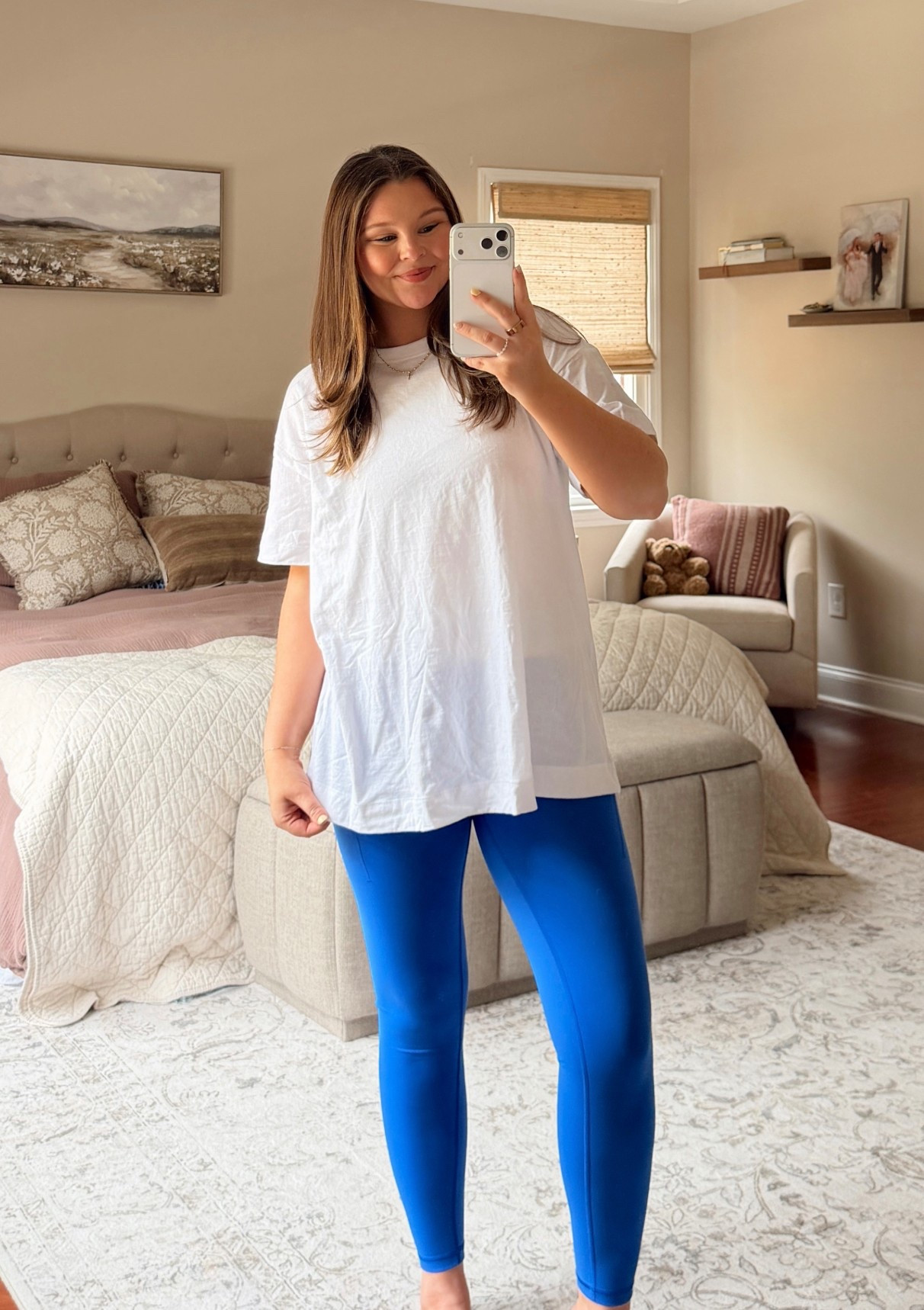 oversized tshirt that covers the front & back!!

medium!