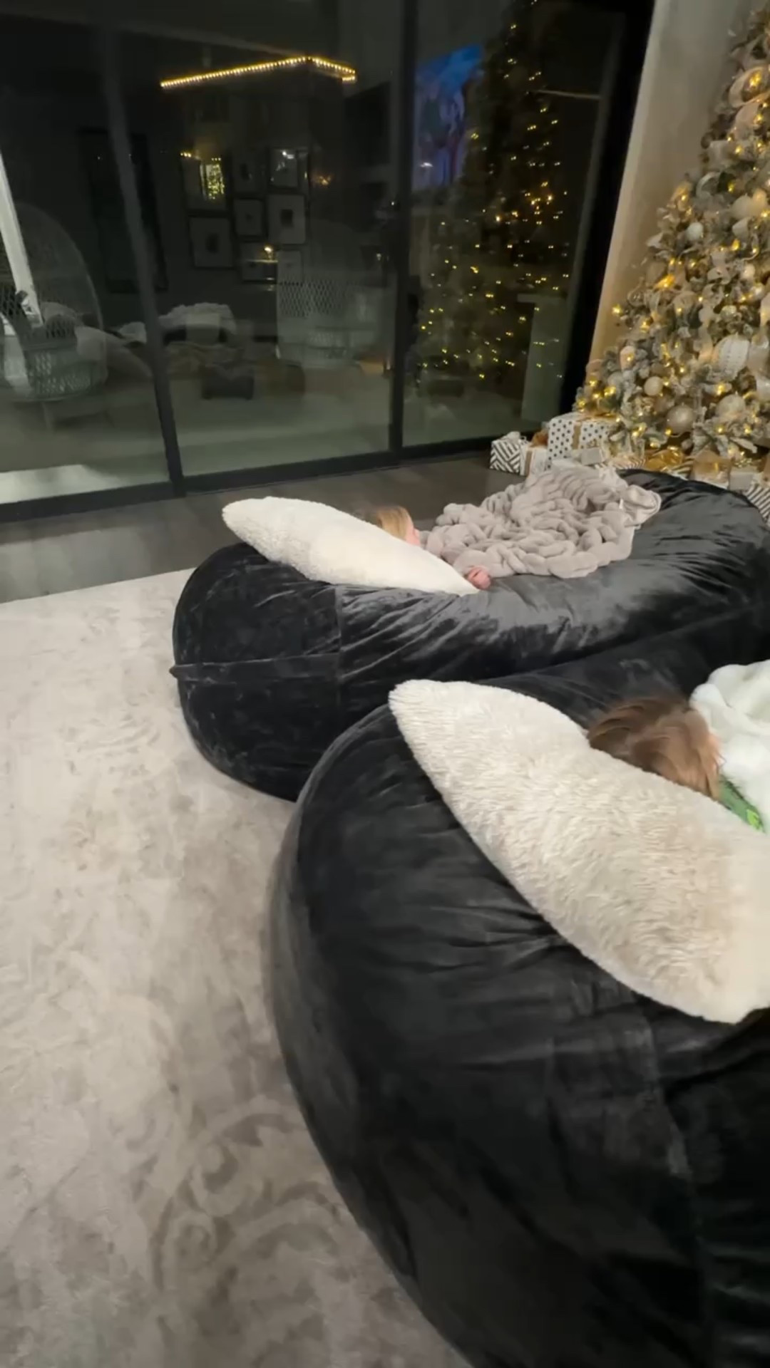 The absolute best oversized bean bag!! Perfect for the holidays ✨

#LTKSaleAlert #LTKHoliday #LTKHome