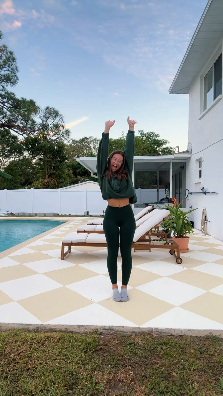 this color green is so cutie💚💚 this set is currently on sale too:) 

sweater: small
leggings: XS

quarter zip, fall outfit, leggings, activewear, Pilates outfit 

#LTKSeasonal #LTKFindsUnder50 #LTKActive