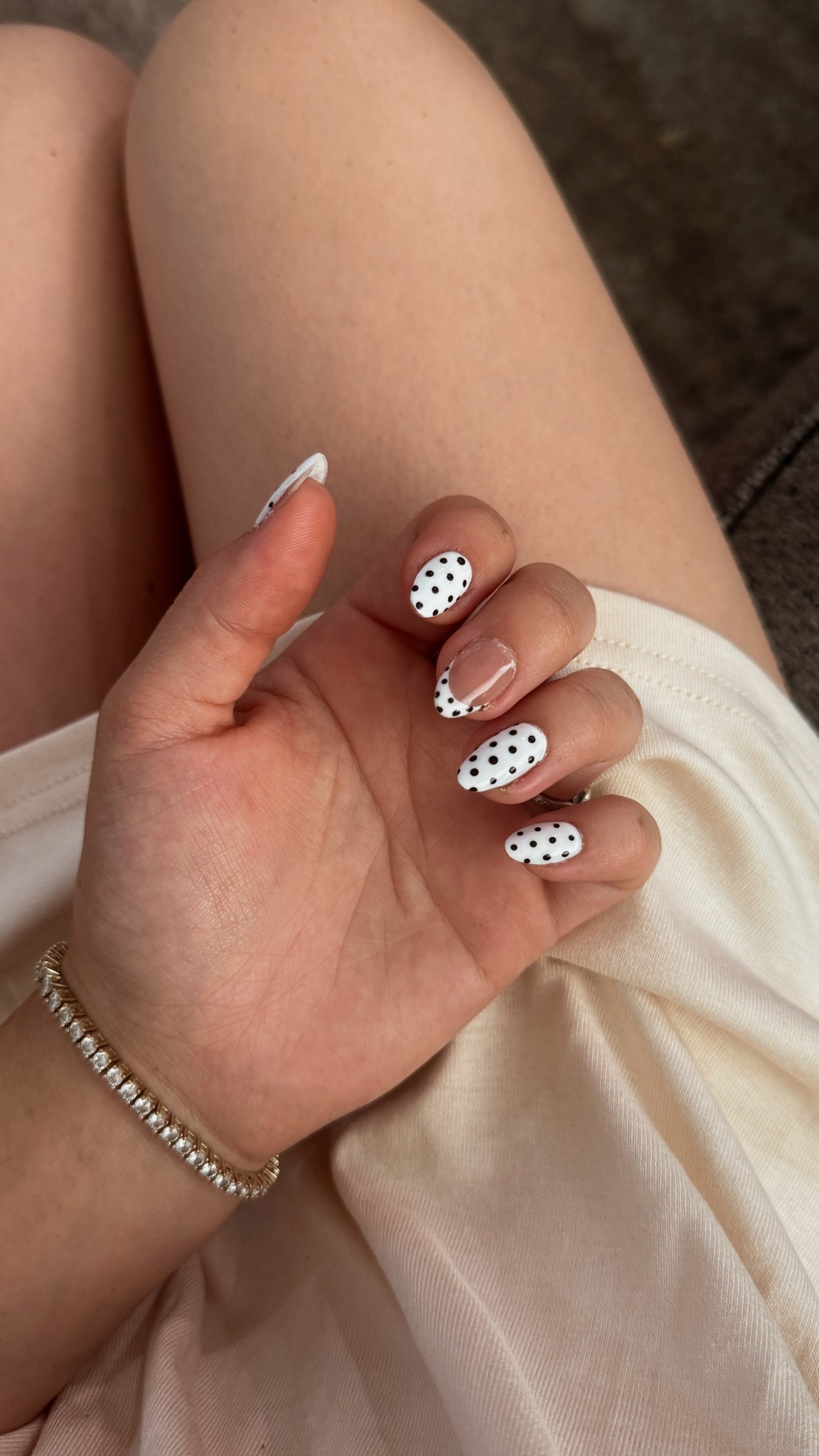 diy nails 🖤💭💅🏼