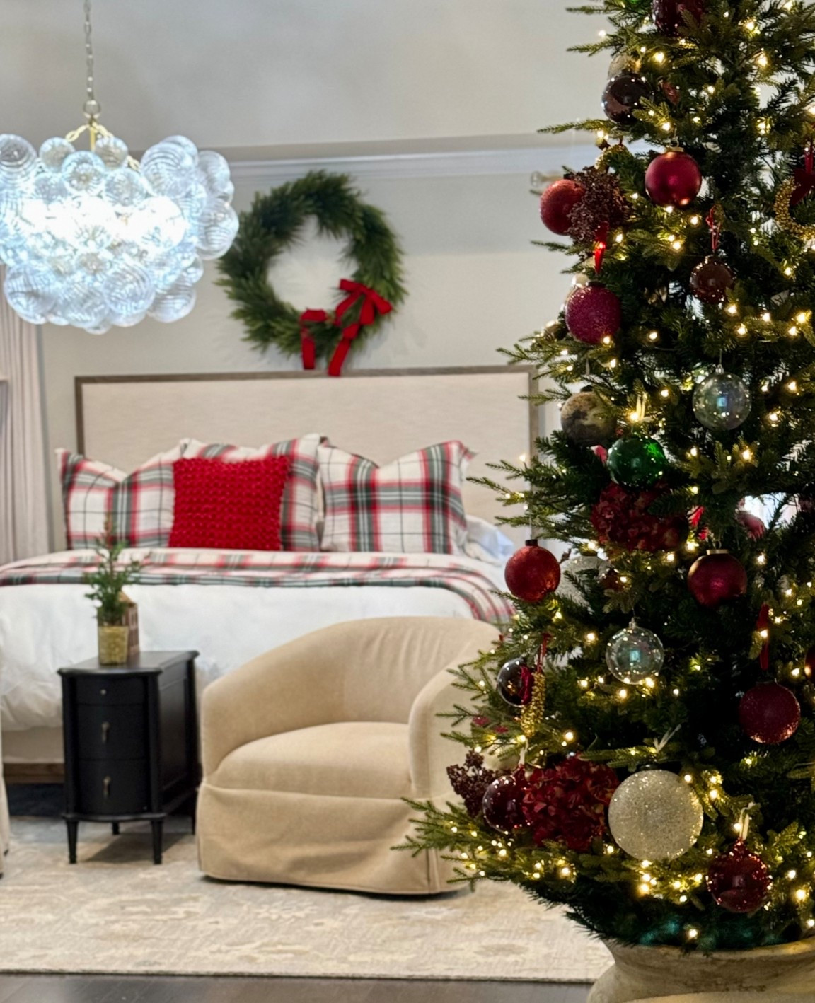 Christmas wreath | Christmas decor | holiday Style | Holiday bedroom 

#LTKSeasonal #LTKHome #LTKHoliday