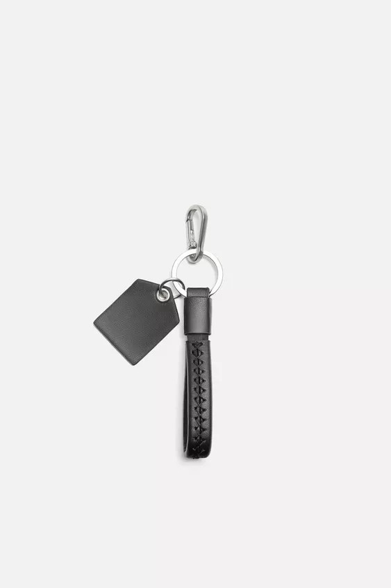 KEYCHAIN WITH TOPSTITCHING | Zara US