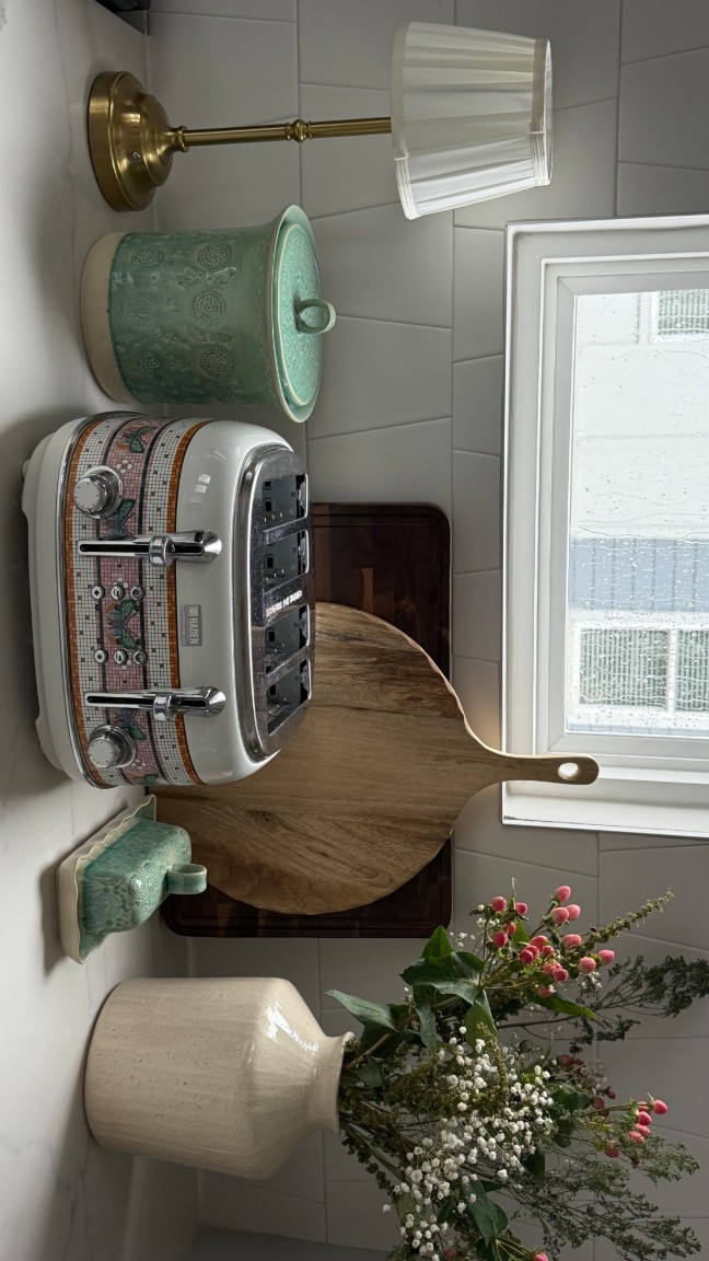 Kitchen counter decor, things from my Anthropologie wedding registry for our home!!

Havana blue toaster unique colorful chic appliance toaster jar storage butter dish southern 

#LTKValentine #LTKHome #LTKvlog