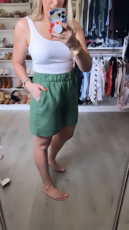 Summer Outfit

JCrew linen shorts - true size medium

JCrew cashmere tank top - in a small (sized down)

Travel style, Europe outfit, linen, classy summer look, preppy



#LTKTravel #LTKFindsUnder100 #LTKStyleTip