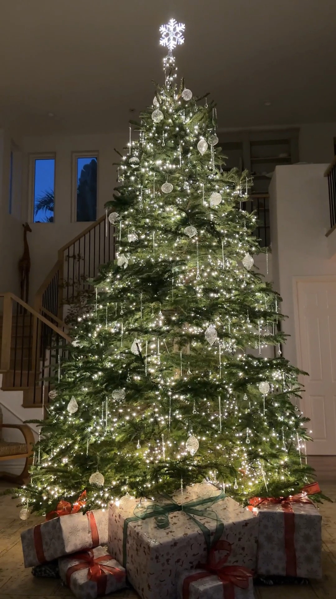 Our first real Christmas in our new home 🤍✨
Sharing every detail of our tree — from the glass ornaments to the exact lights we used.
Linking everything for you here. 🎄


#LTKHome #LTKGiftGuide #LTKHoliday