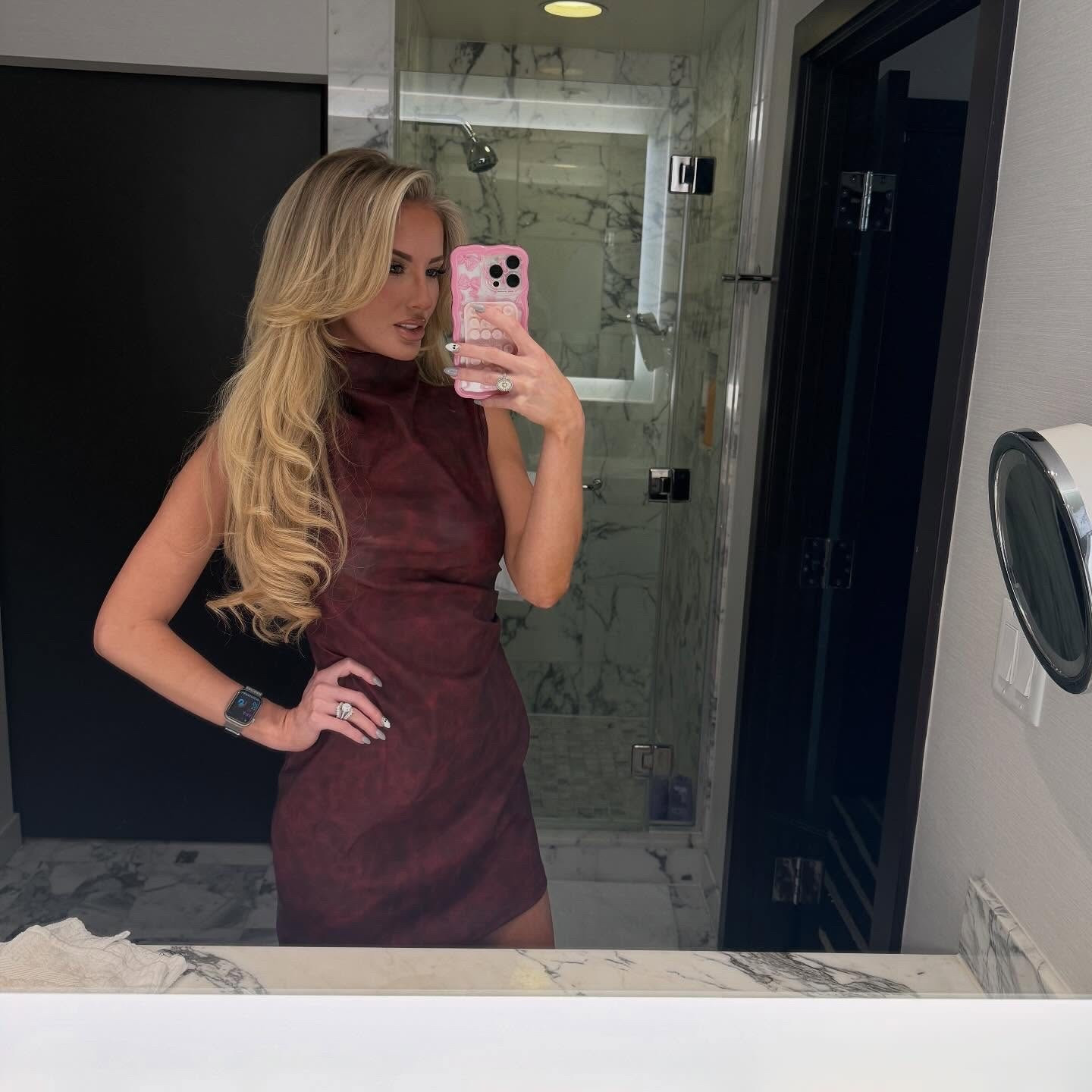 OOTD🖤 Dress is my LTK link in my bio💋
•
•
•
#ltk #ltkstyletip #ltkcreator #style #ootd #fashion #okc #okcinfluencer #influencer #edmond #edmondok #fyp