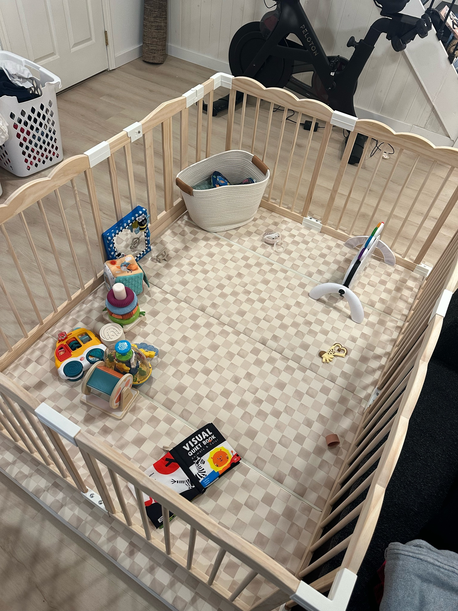 Play pen set up 🤍