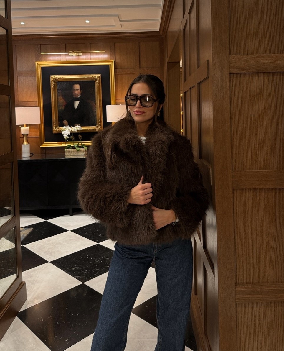 Faux fur jacket 


Chocolate brown coat , fall fashion, holiday Black Friday 

#LTKCyberWeek #LTKdayinmylife #LTKHoliday