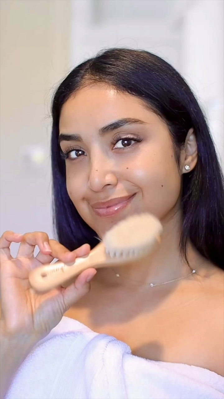 If you haven’t tried dry brushing yet, consider this your sign. Your skin (and lymphatic system) will thank you. 
Do you dry brush? 

#LTKFindsUnder50 #LTKBeauty #LTKMostLoved