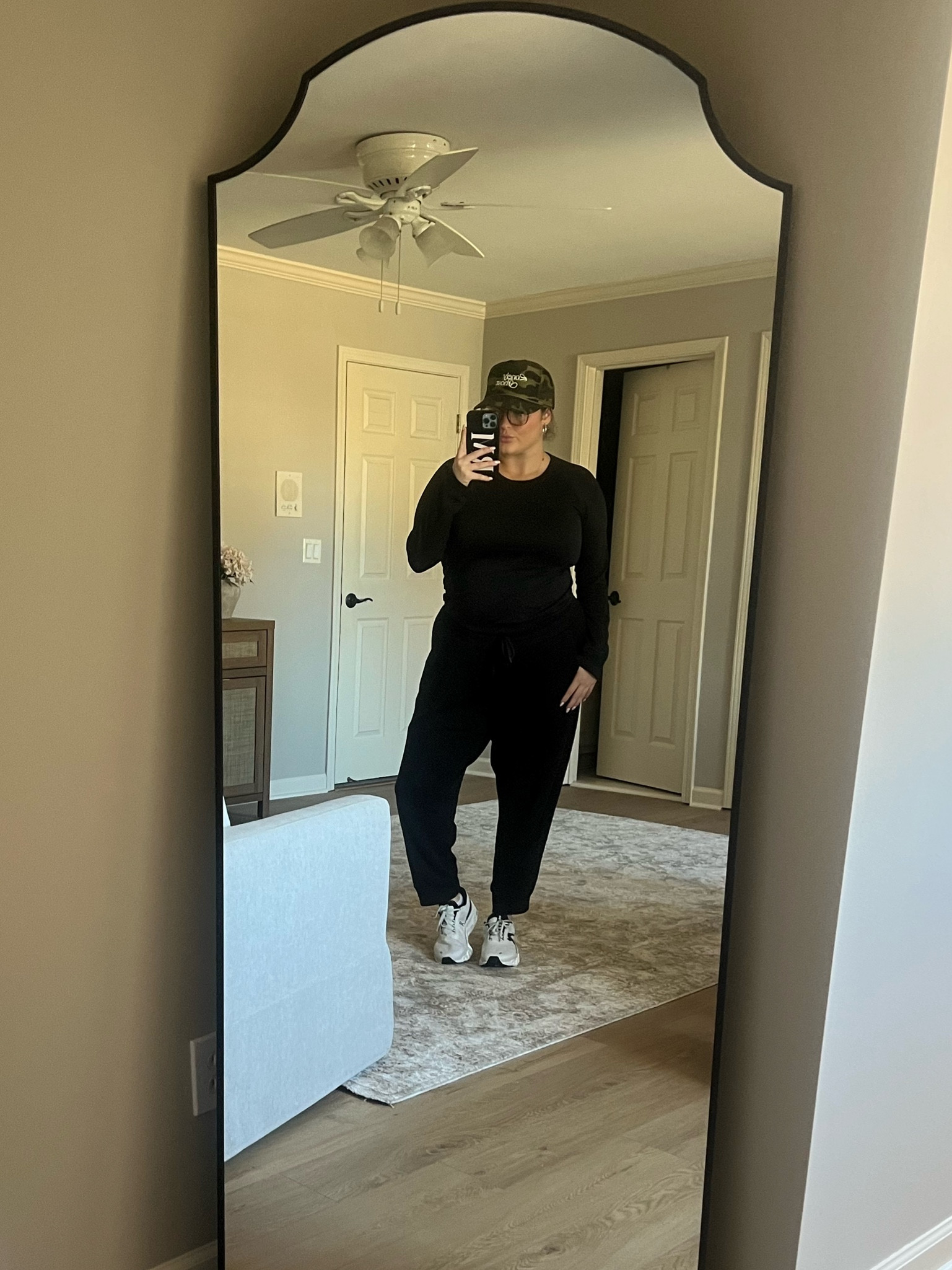 Love an all black comfy fit 🖤 

#LTKMidsize #LTKStyleTip