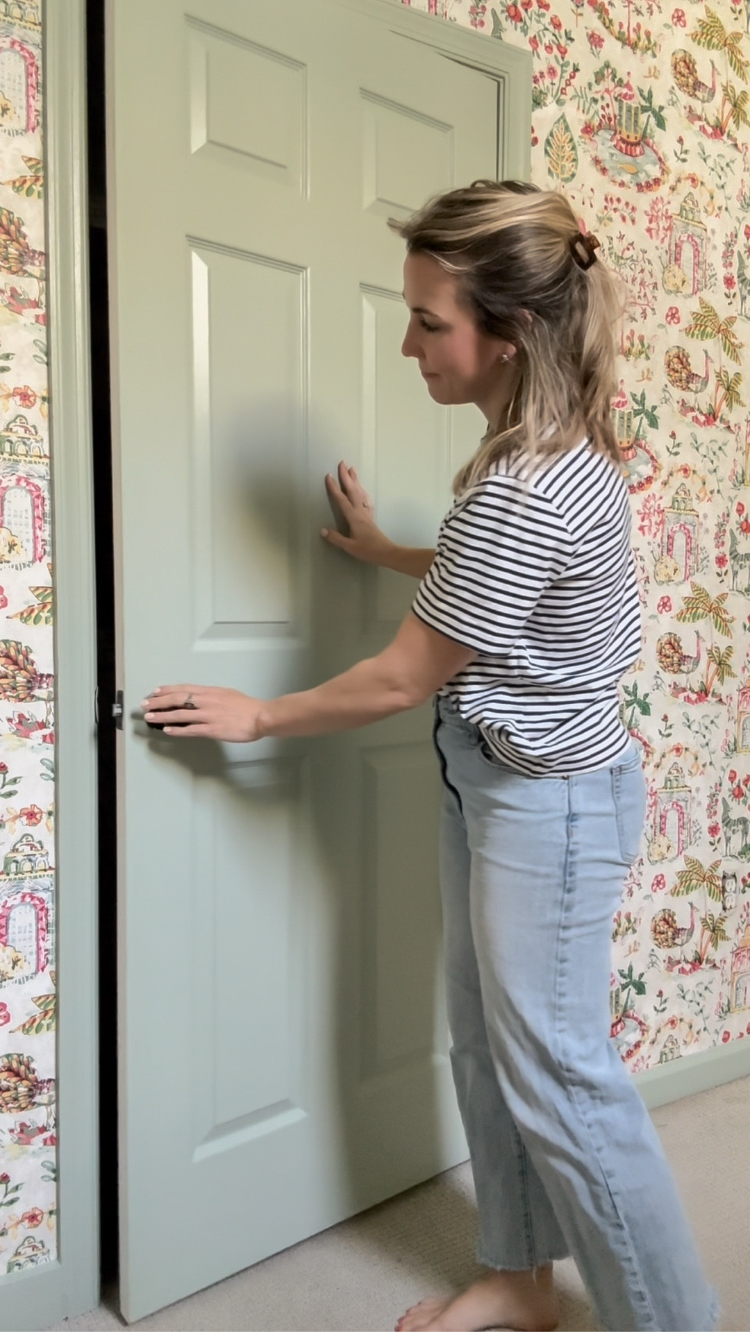 this wallpaper + paint combo 🤩

I took a gamble again and ordered paint without swatching it out. DO NOT RECOMMEND but I’m 3/4 this year with picking winners!

Color is Green Tea in Satin by Behr and I got it delivered right to my door same day thanks to Home Depot! 🤌