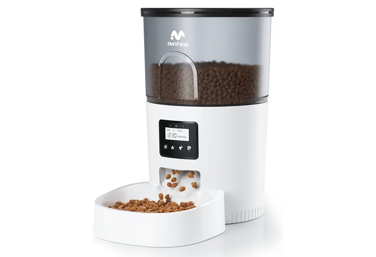 Giving this automatic cat feeder a try! Hope Mr Fuzzytail likes it!🐈‍⬛

#LTKHome