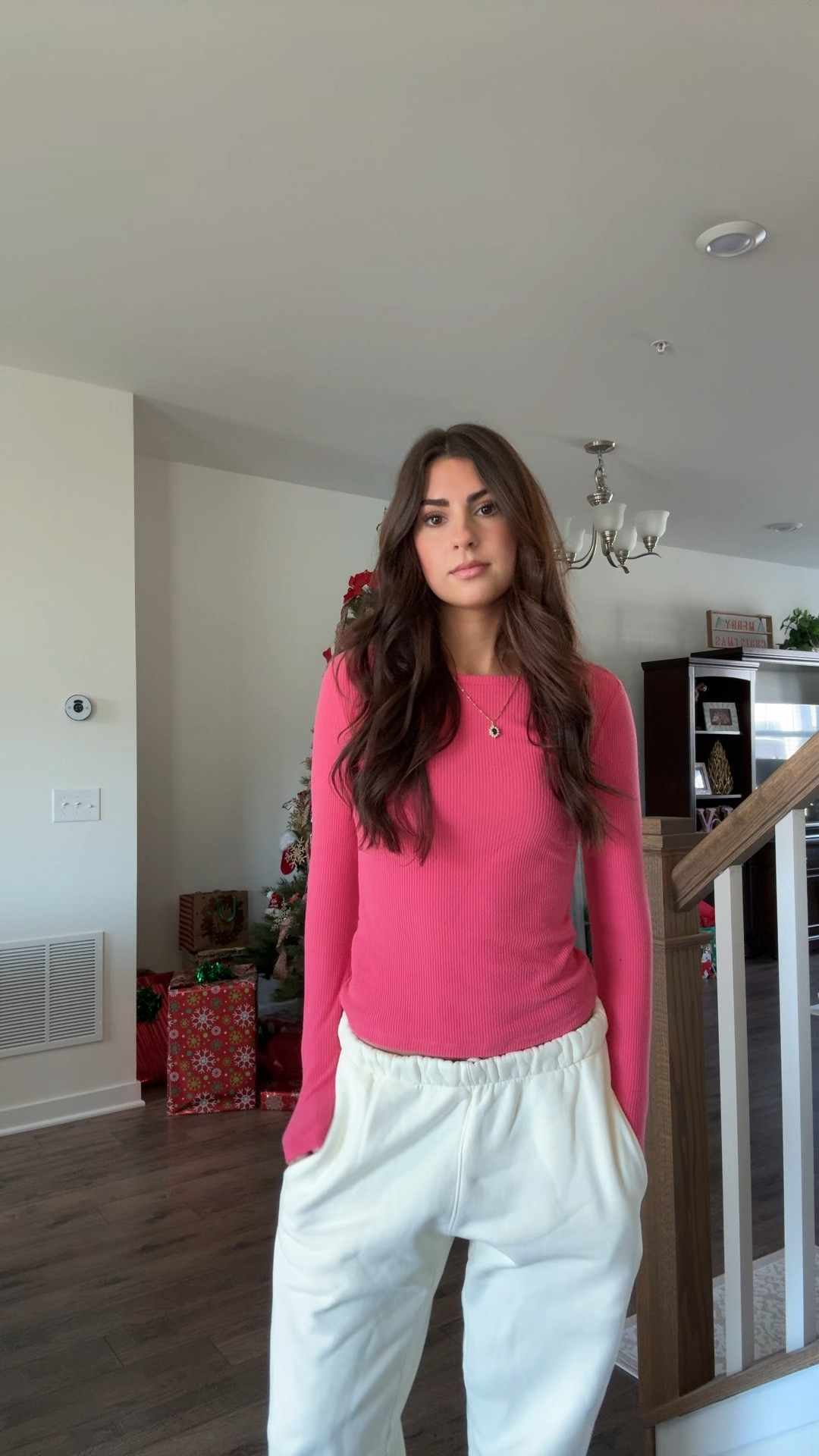 My go to chill outfit combo is always a fitted long sleeve and sweats, it looks so good yet comfy! I couldn’t find the pink color online but linked other colors they have! My sweats are from Quinn which I can’t link on here :/