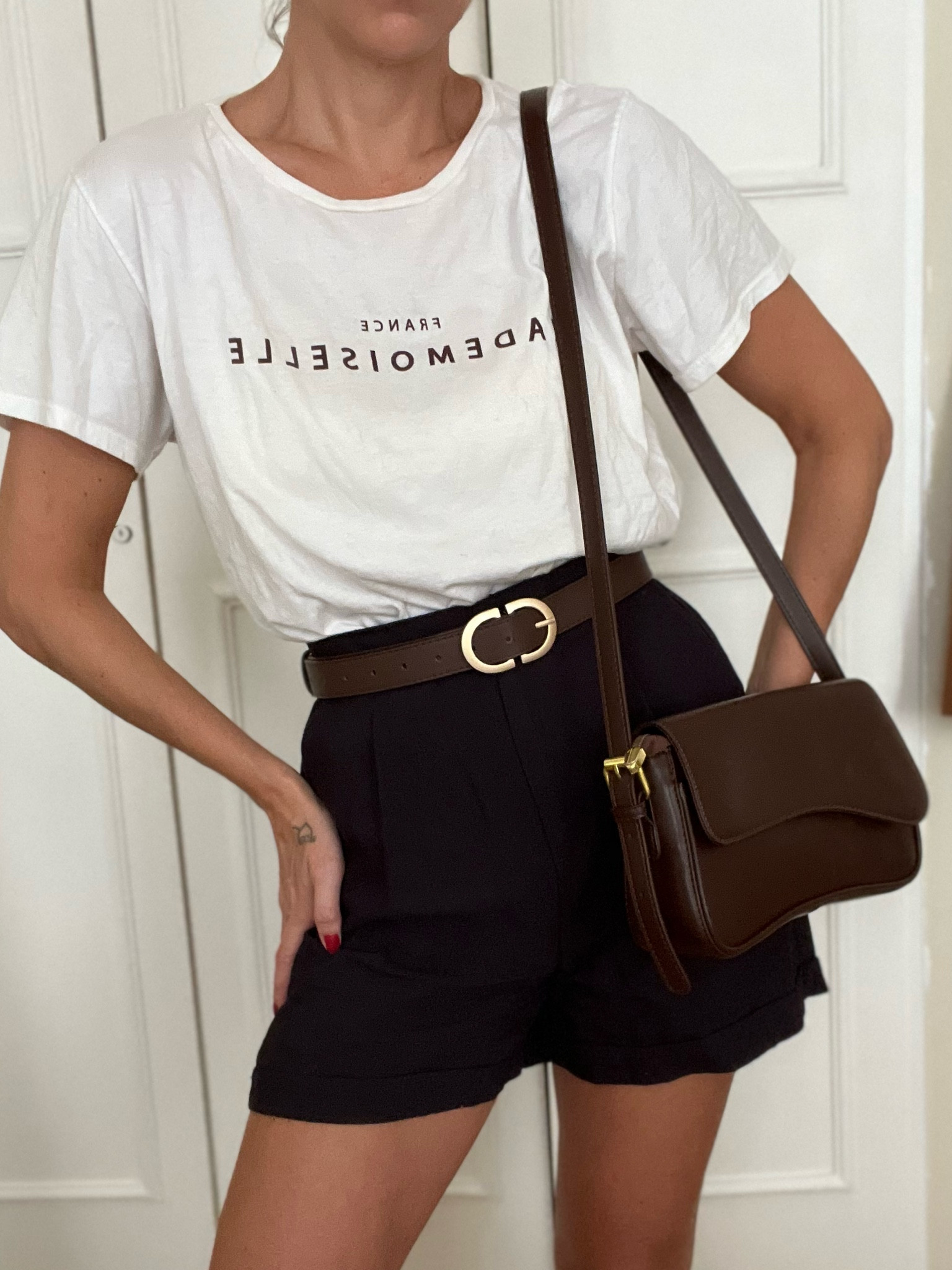 Um look básico e estiloso com camiseta branca e shorts de alfaiataria.

#LTKcurves #LTKsalealert #LTKbrasil