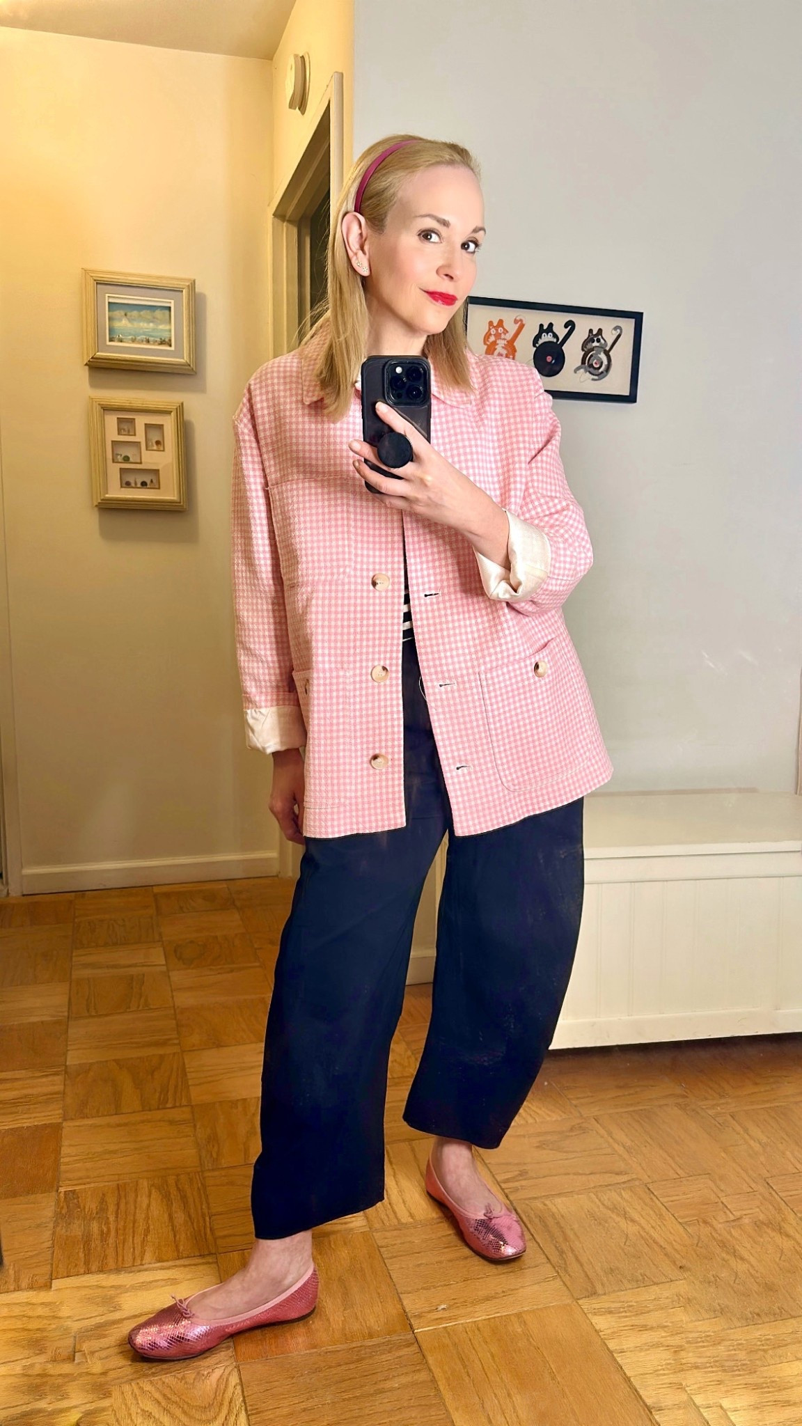 I grab these pants every weekend. Wearing a small. Also, these Zara jacket just arrived, so I needed to try on bc I thought it may be too small. It’s an xs and it fits! It’s sold out but it may pop back with returns. PINK / WHITE | 2516/109/046

#LTKootd
