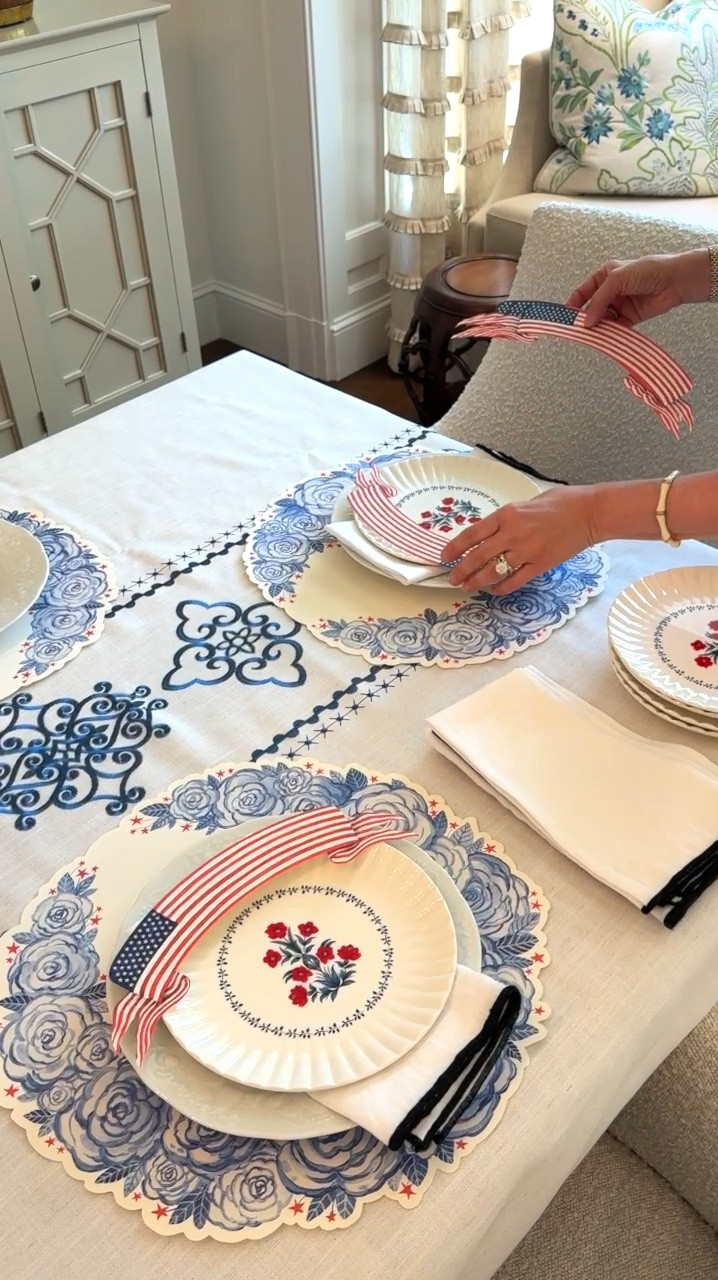 Let’s set a Memorial Day tablescape together! 