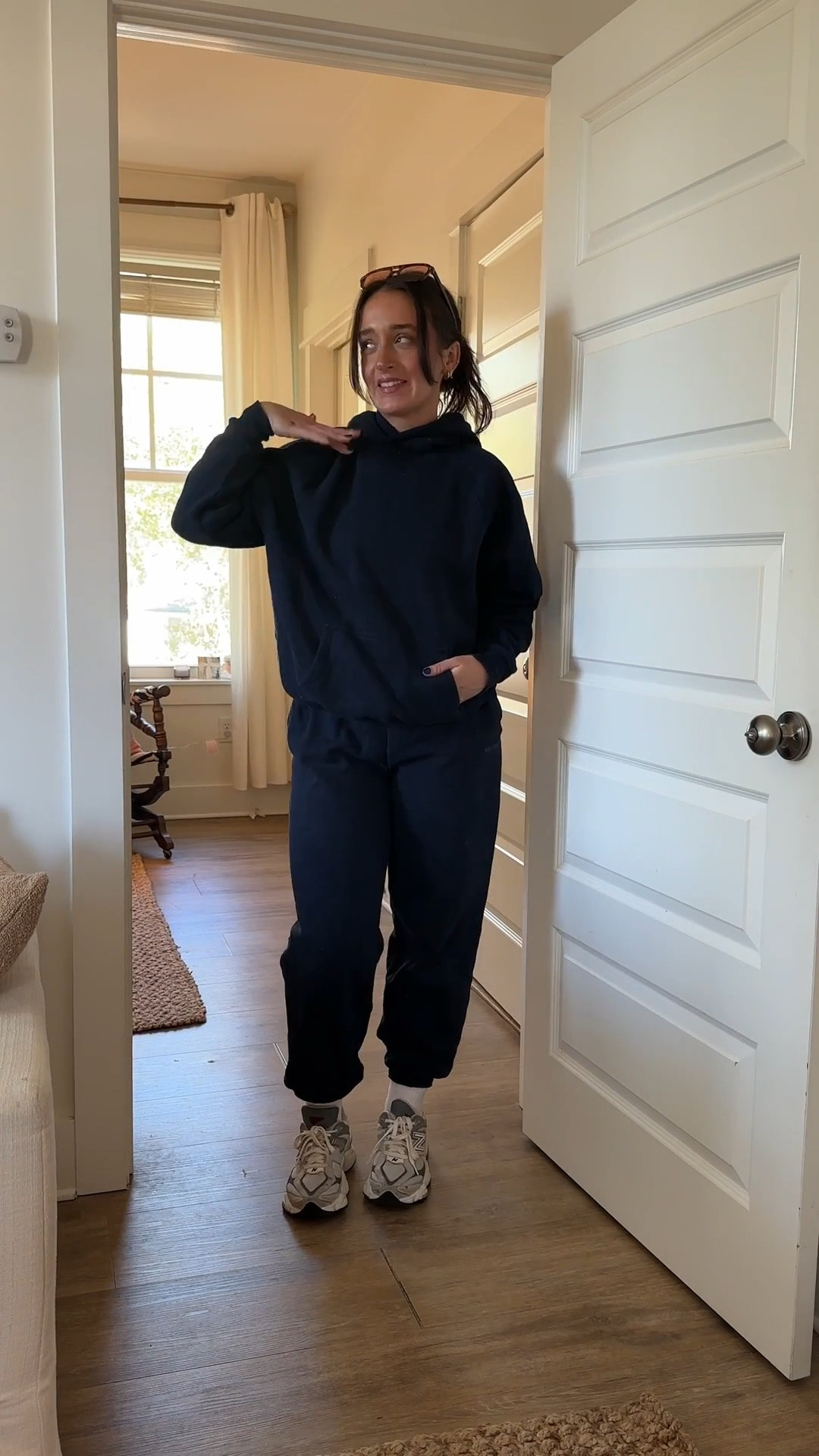 hoodie: xs
bottoms: small