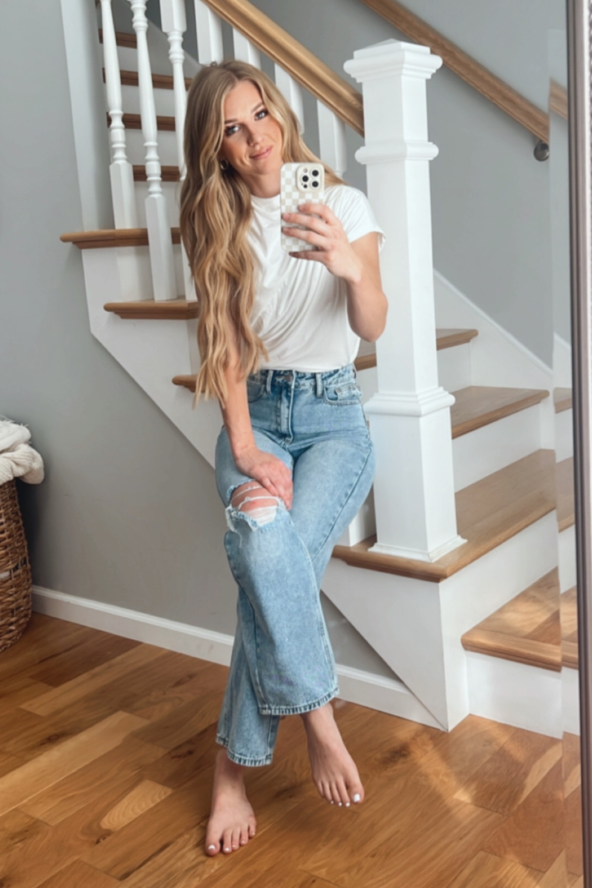 Everyday outfit. Work outfit. Date night outfit. Mom jeans. White shirt. 

#LTKWorkwear