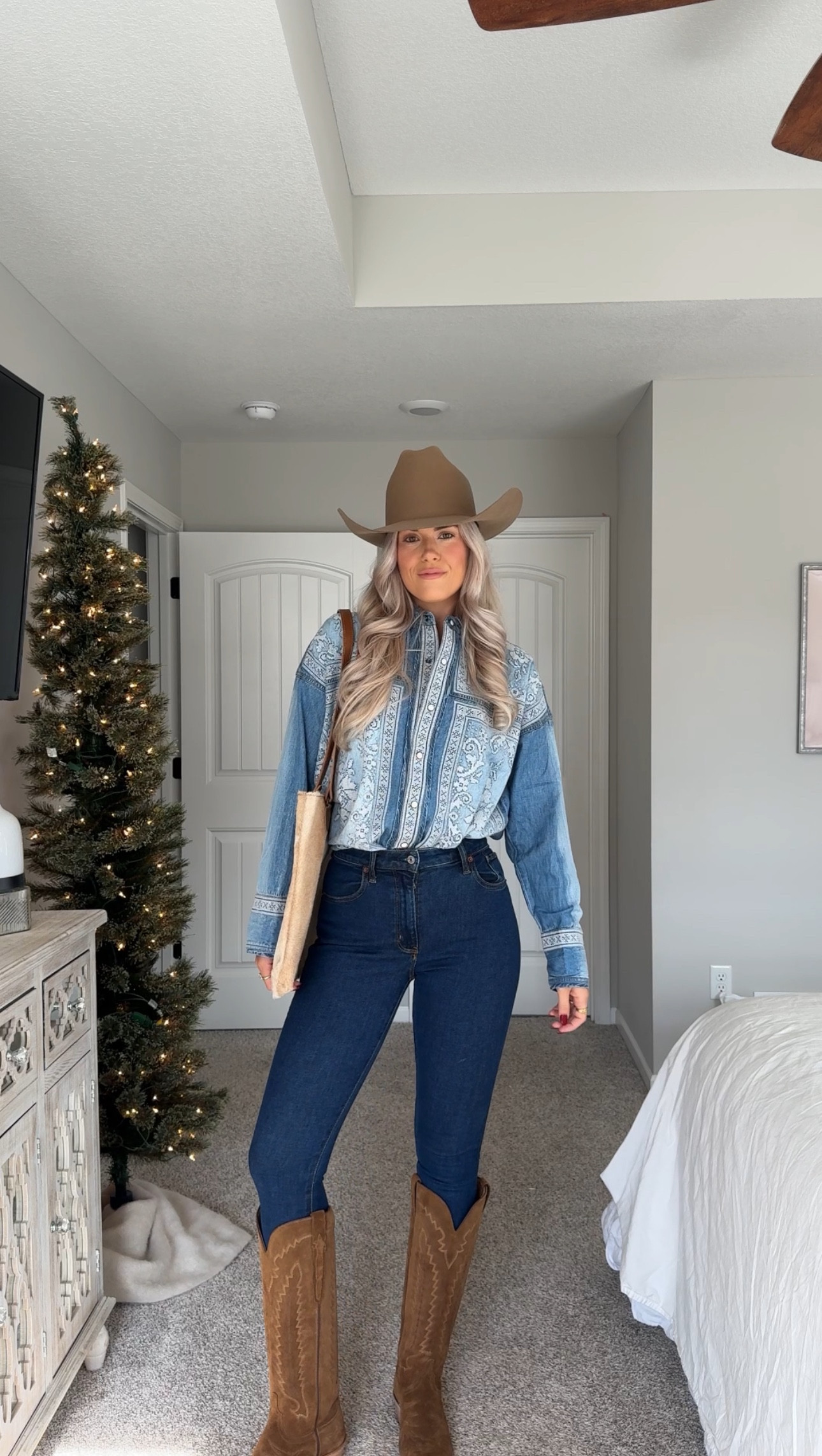 size 25 extra long in jeans. my exact wash is sold out so linking similar! (same brand and cut)  size XS in top. true to size in boots 

#LTKSeasonal #LTKFindsUnder50 #LTKShoeCrush