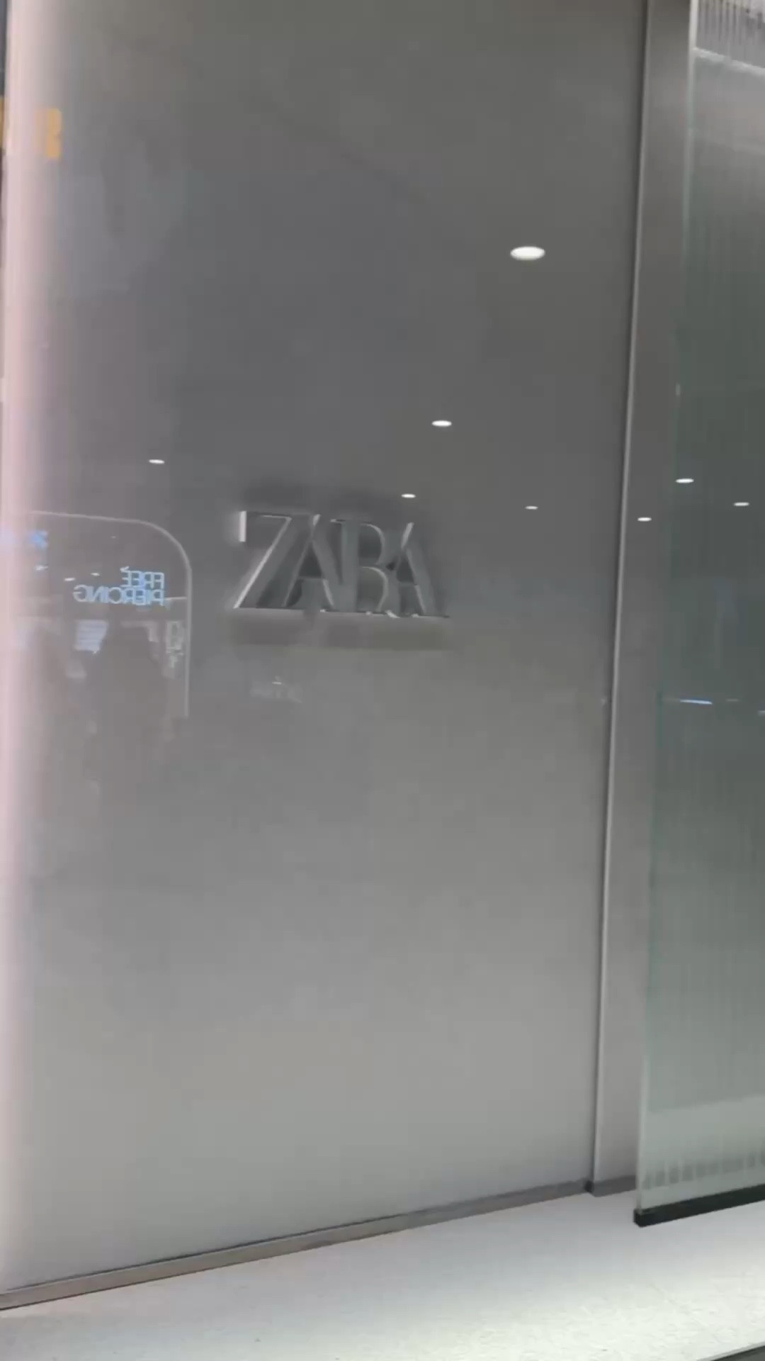 The perfect short sweatshirts for the airport. Of style with dad trainers but didn’t have them in me , I’ll link some. How nice are they 😍 

#LTKtravel #LTKspring #LTKuk