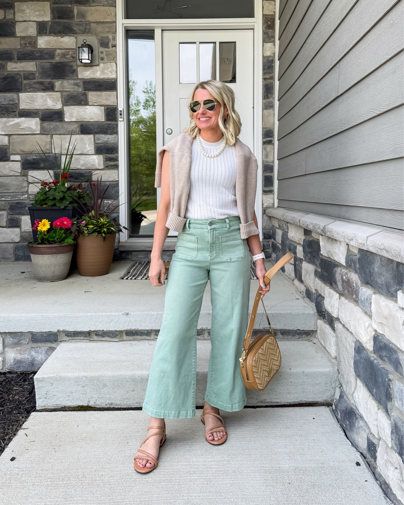 What I wore this week! 
Top- old, linked similar 
Cardigan- xs
Jeans- 25 (use code: DJXKATIE20 for 20% off at @dearjohndenim)