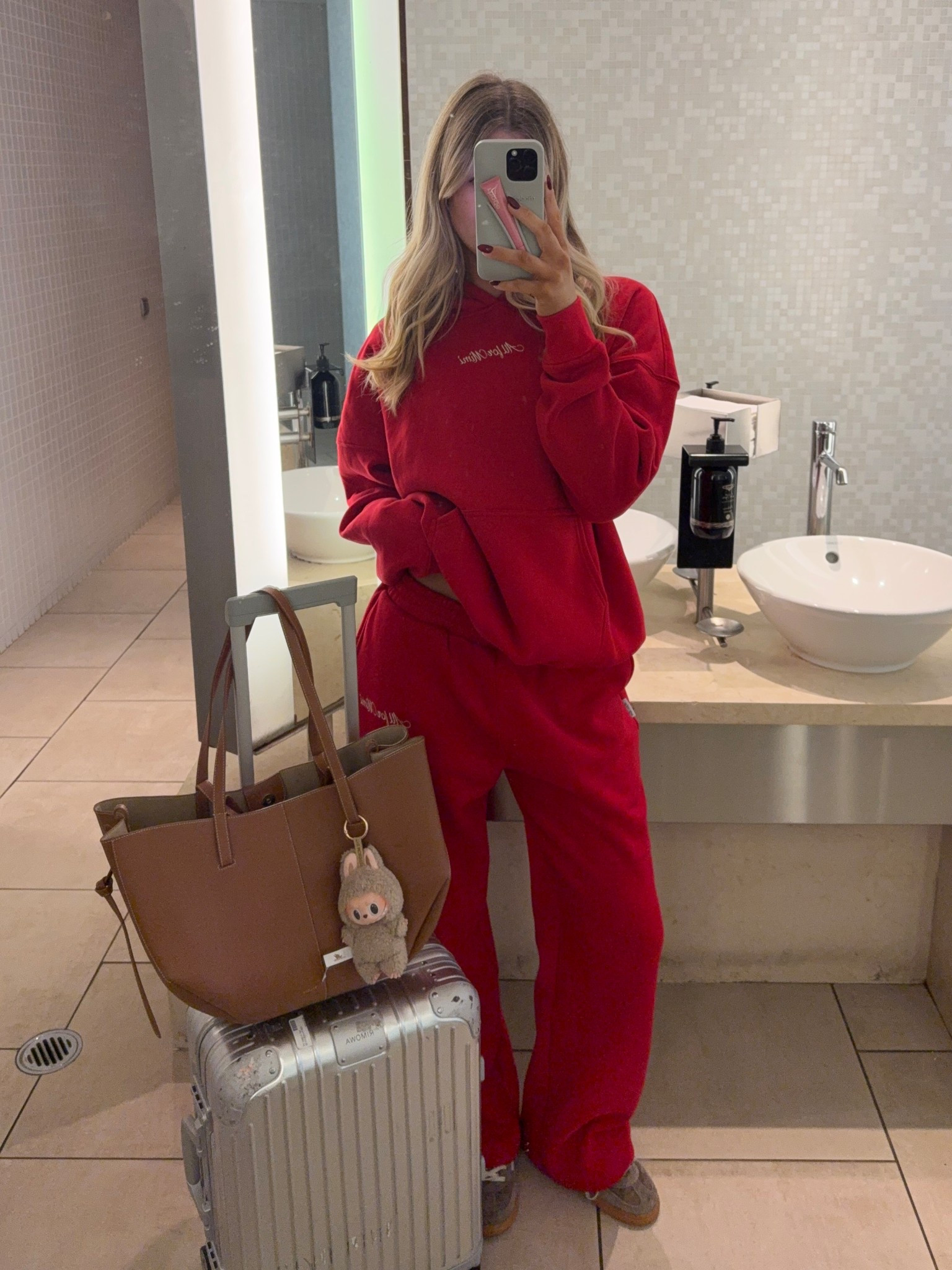 I wear a size “M” in the track 💓