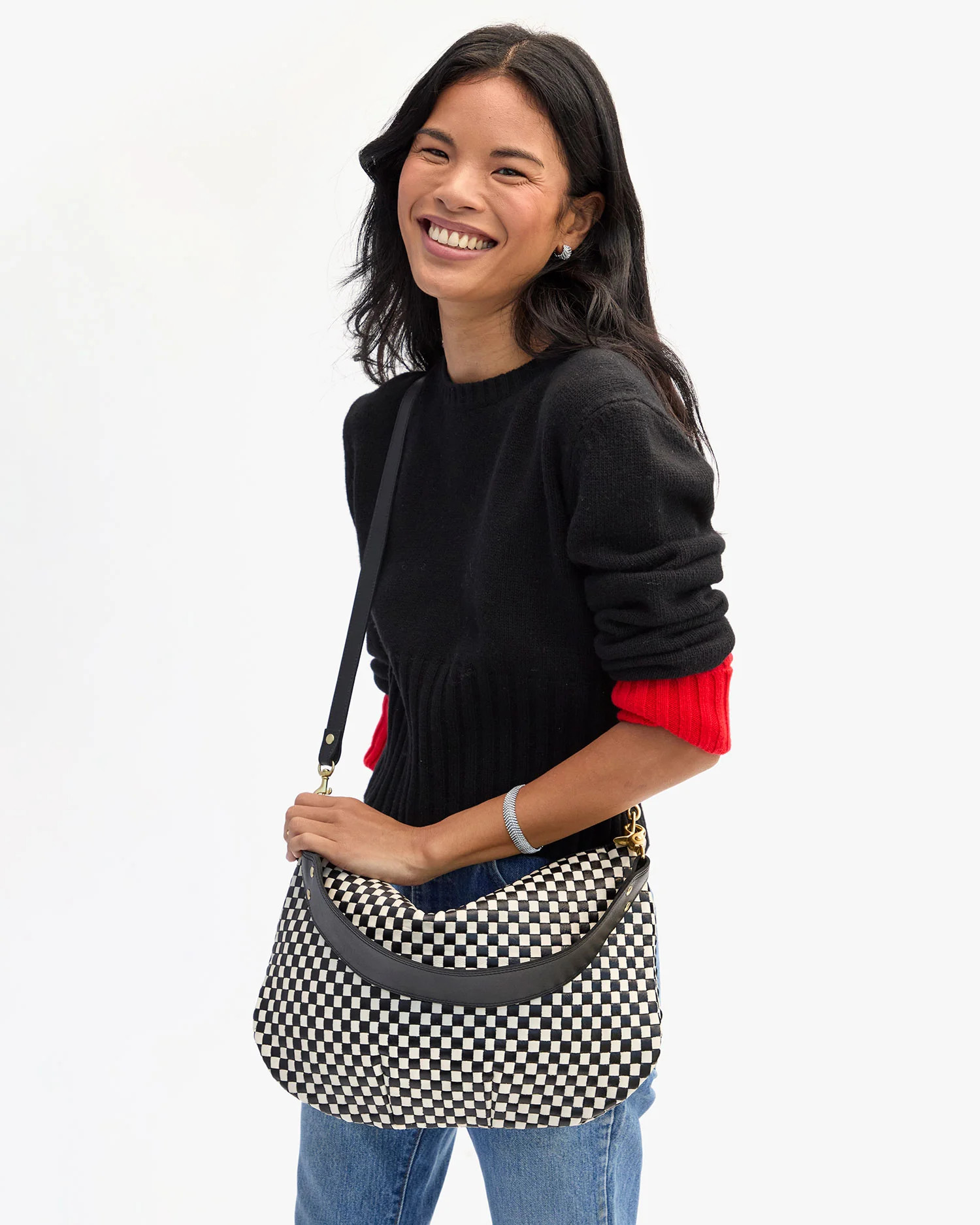 Moyen Messenger | Clare V.