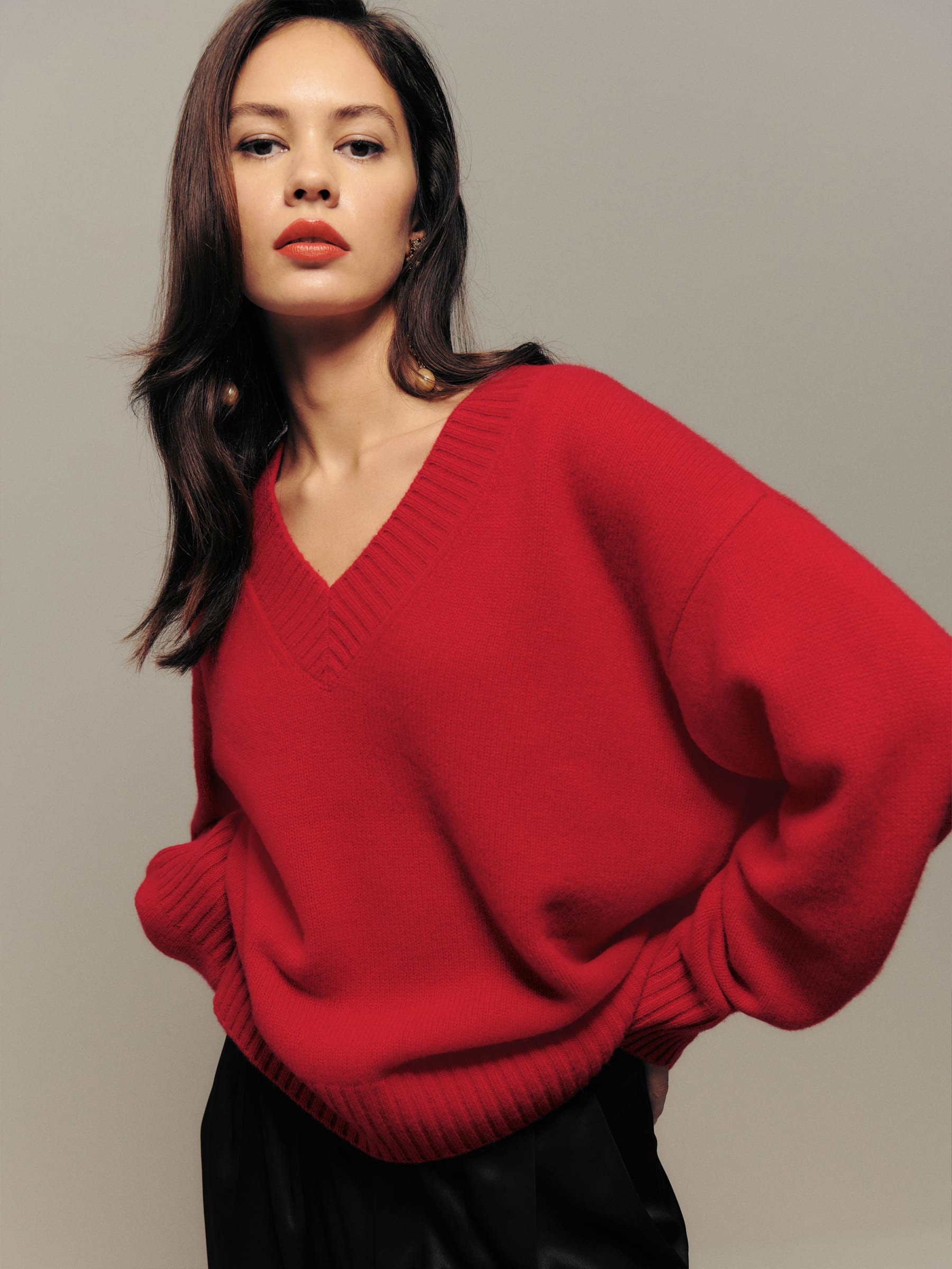 Jadey Cashmere Oversized V-neck Sweater | Reformation (Global)