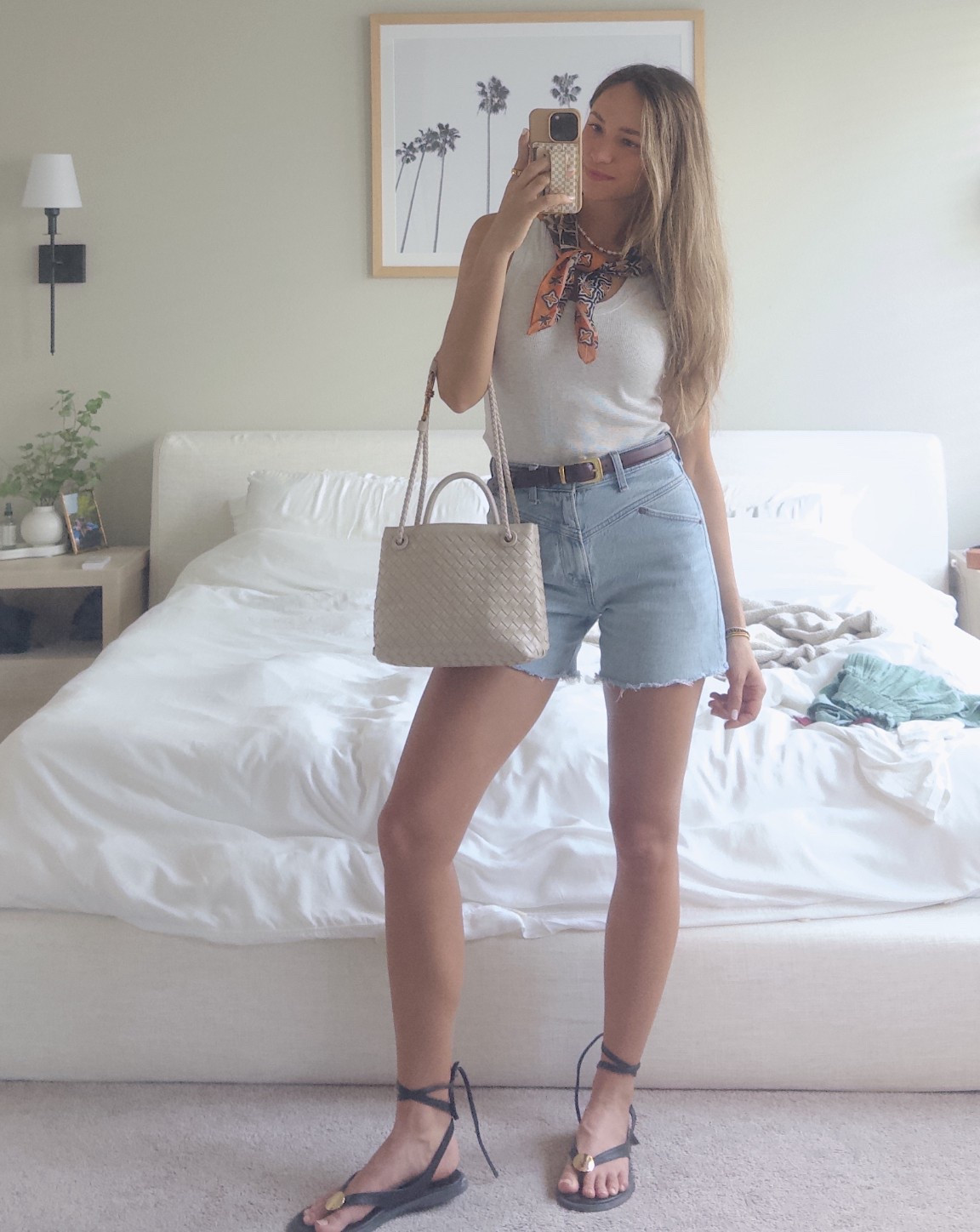 Summer ootd 

Jean shorts, Amazon bag, summer outfit 