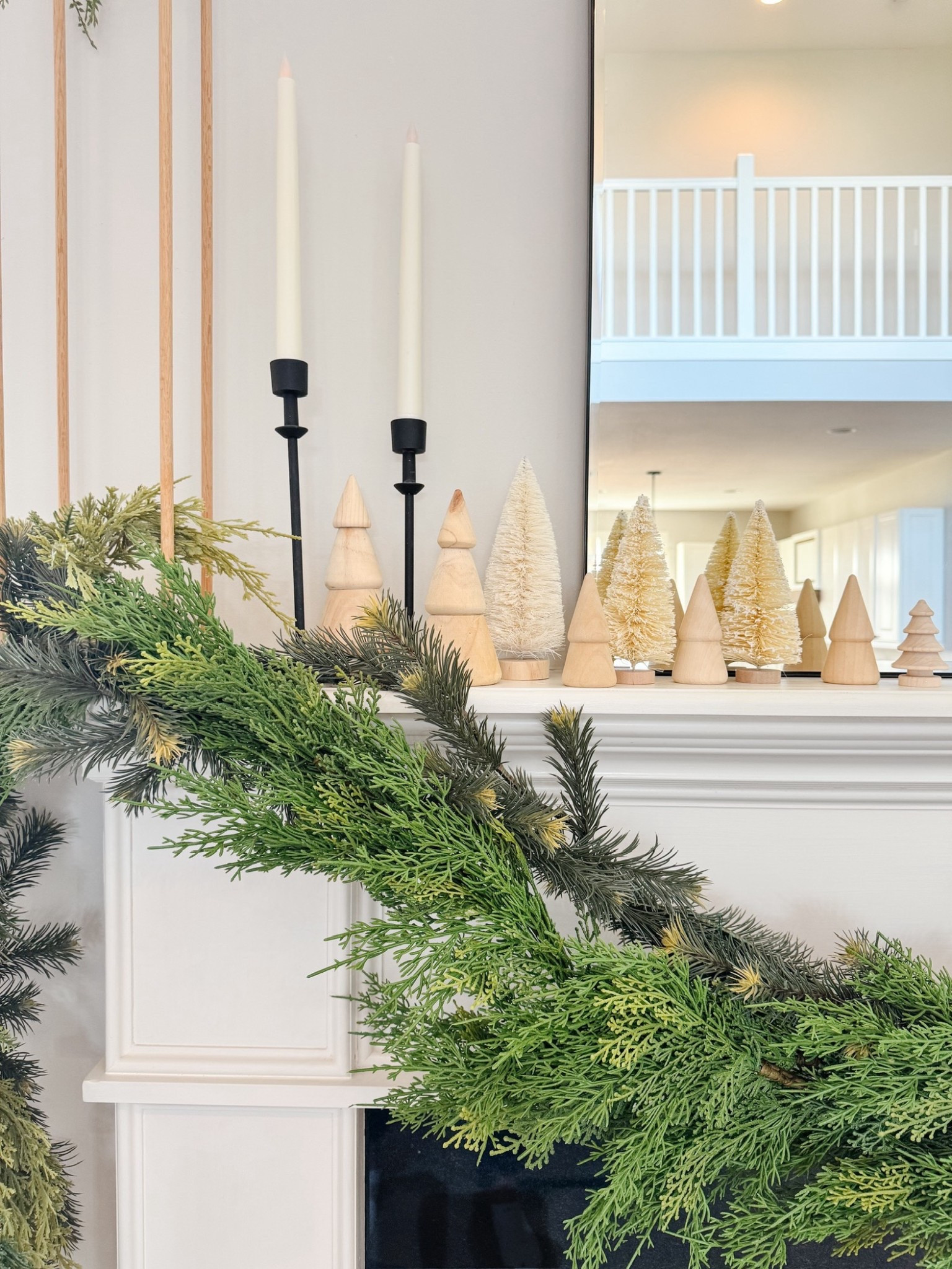 Subtle sparkle, soft textures, and timeless neutrals — bringing cozy elegance to the mantel this Christmas season. ✨

Neutral Christmas decor, minimalist holiday styling, Christmas mantel ideas, cozy neutral home, holiday home inspiration, Scandinavian Christmas, modern farmhouse Christmas, neutral garland, simple Christmas decorations, winter mantel styling, soft Christmas tones