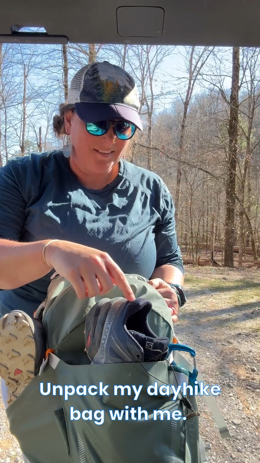 Unpack my dayhike pack with me. This was for an 8 mile day hike in a remote area. I always make sure that I have the ten hiking essentials every time I go in remote areas, just to stay safe. Excuse my super swollen fingers. Anyone else had hands that swell when you hike? 