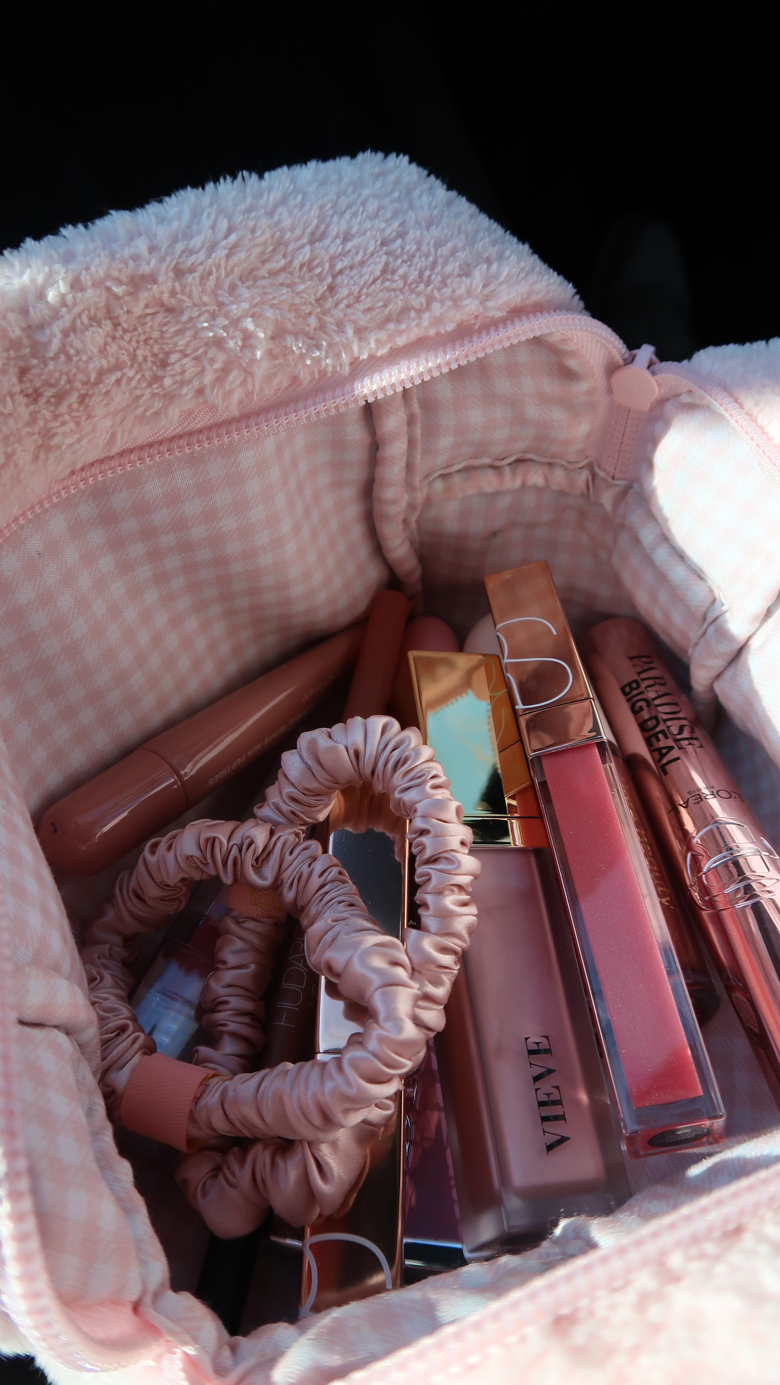 Makeup that’s ACTUALLY worth your money ££ 

#makeup #makeupessentials #video #reel #makeupgrwm #grwmreels #stylingtips #luxurymakeup #beauty #makeupreels #giftsforher #giftideas #mothersday #mothersdaygift #mothersdaygiftideas #makeuprecommendations #bestmakeup #spacenk #boots #selfridges #harrodsbeauty #luxuryskincare #tweezerman #rarebeauty 

#LTKbeauty #LTKgiftguide #LTKFashionMonth